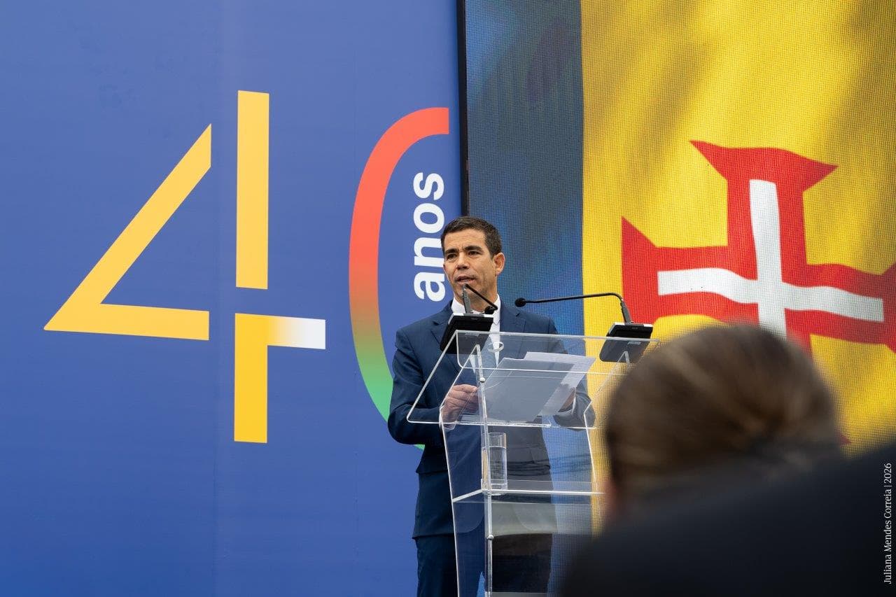 Ministro da Presidência, António Leitão Amaro, discursa na cerimónia comemorativa do 50.º aniversário da autonomia da Madeira, Funchal, 12 de junho de 2026 (Juliana Mendes Correia/MP)