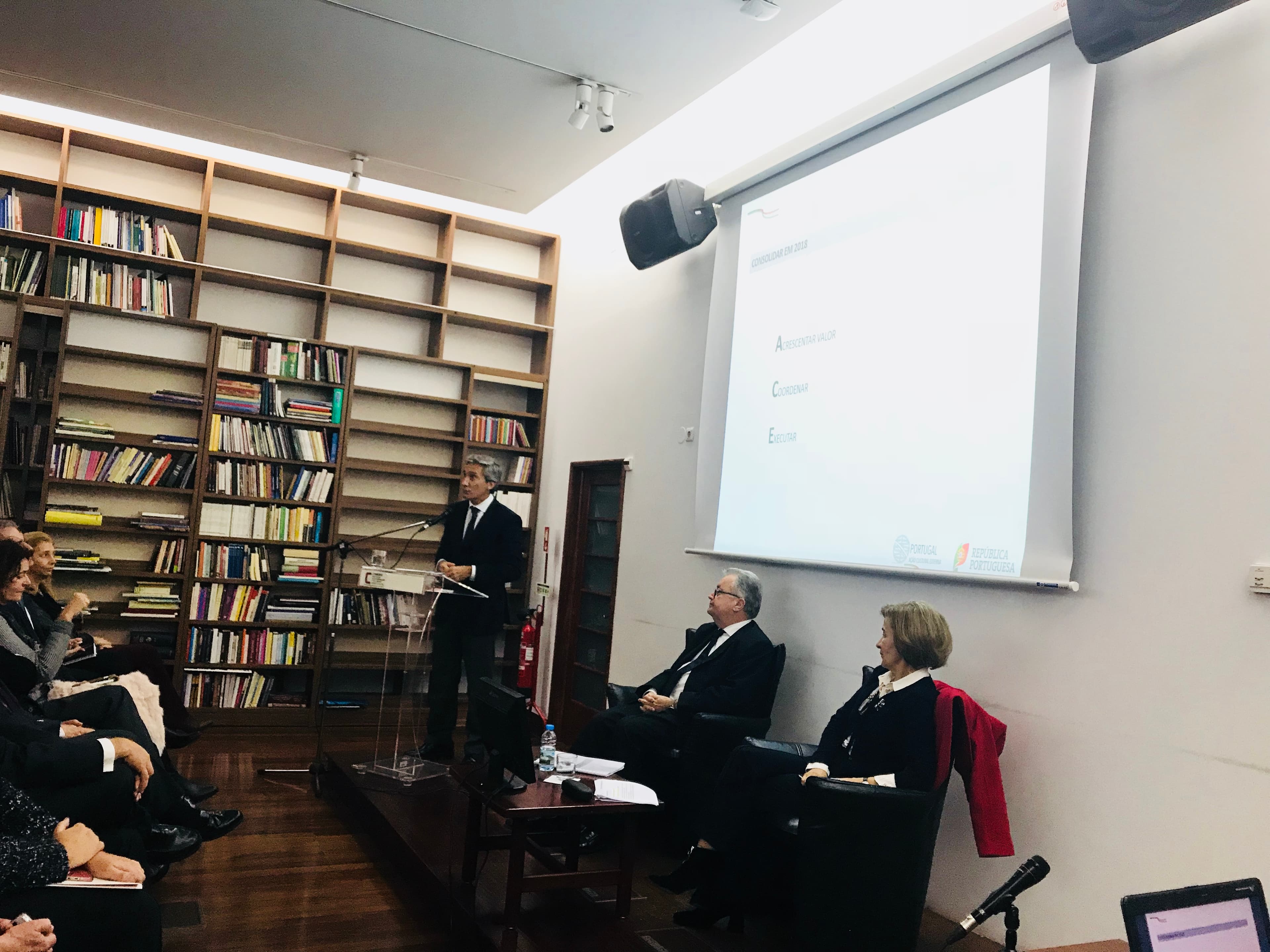 Ministro da Cultura, Luís Filipe de Castro Mendes, e Secretária de Estado dos Negócios Estrangeiros, Teresa Ribeiro, na apresentação da iniciativa Ação Cultural Externa, Lisboa, 18 janeiro 2018