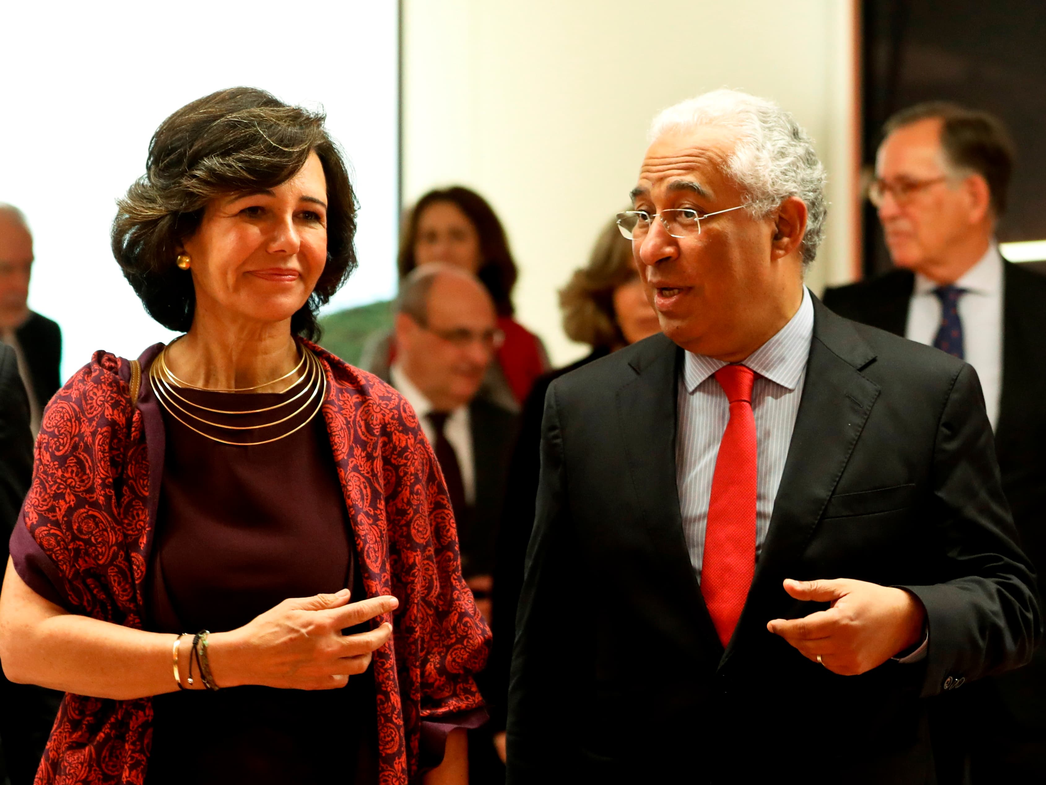 Primeiro-Ministro António Costa com a presidente do Banco Santander, Ana Botín, na inauguração da nova sede do Santander Totta, Lisboa, 31 janeiro 2017 (Foto: Manuel de Almeida/Lusa)