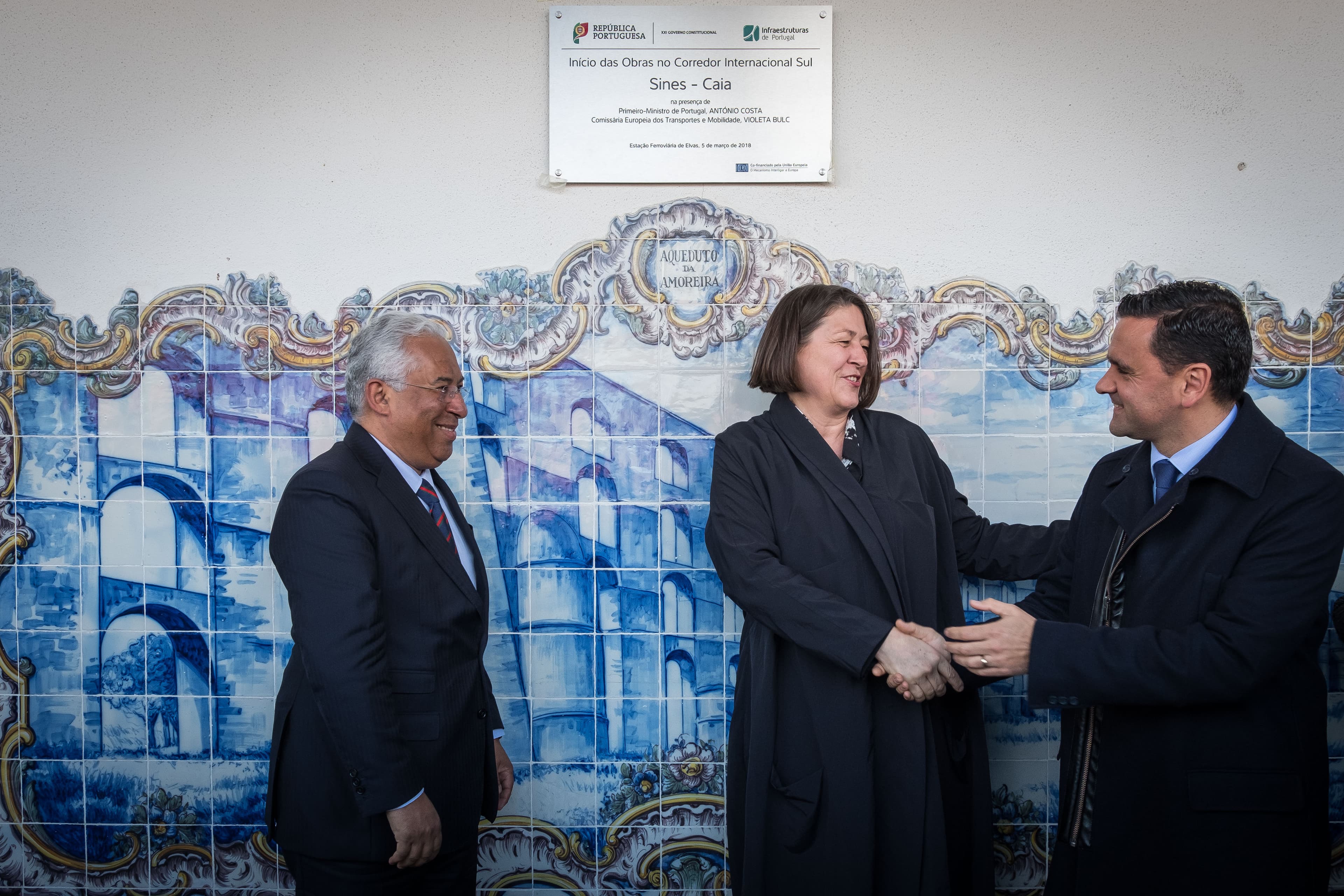 Primeiro-Ministro António Costa, Comissária da UE para os transportes, Violeta Bulc, e Ministro do Planeamento e Infraestruturas, Pedro Marques, no lançamento da linha ferroviária Évora-Caia, Elvas, 5 março 2018 (Foto: Clara Azevedo)