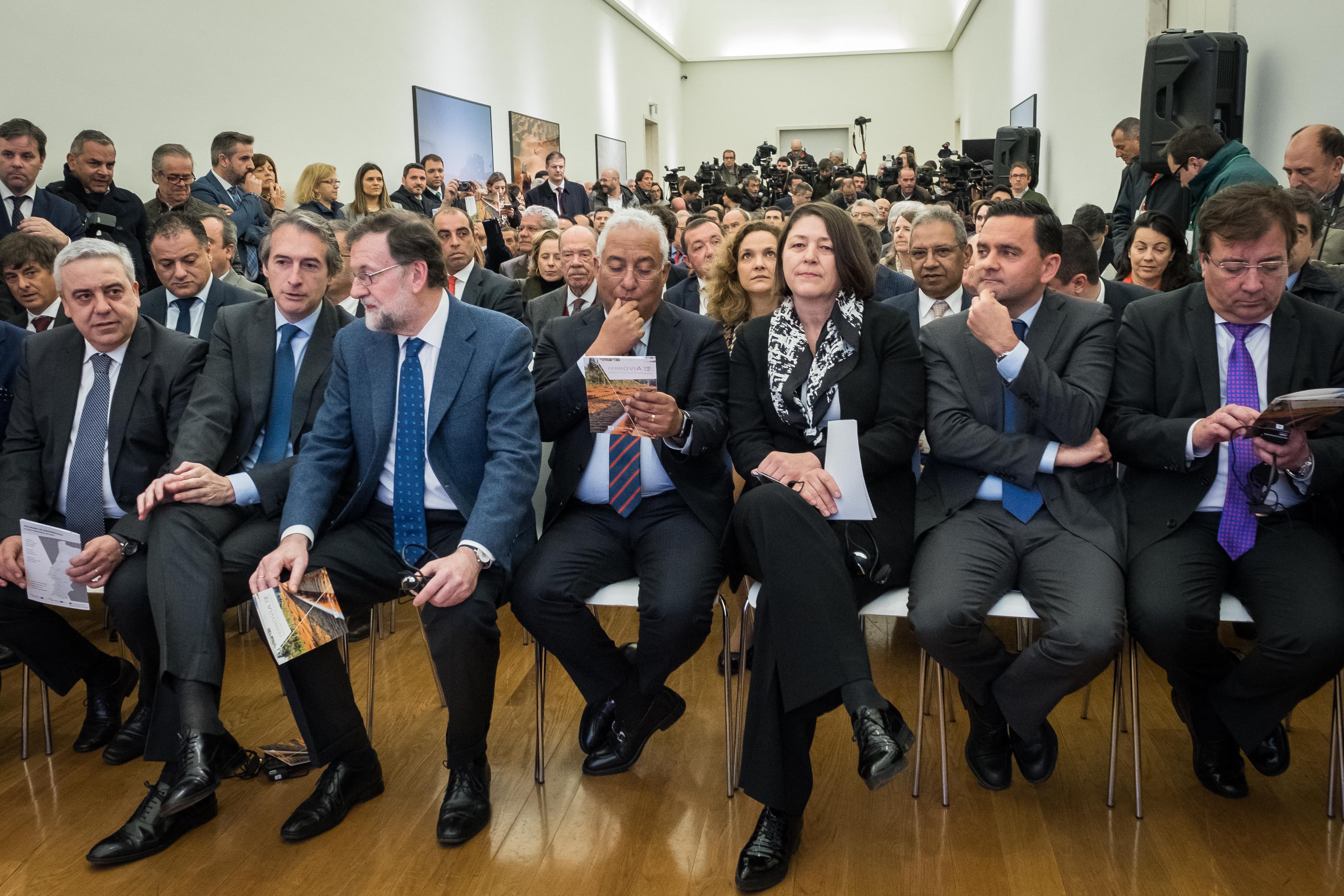 Primeiro-Ministro António Costa e Presidente do Governo de Espanha, Mariano Rajoy, e Comissária da UE para os transportes, Violeta Bulc, no lançamento da linha ferroviária Évora-Caia, Elvas, 5 março 2018 (Foto: Clara Azevedo)