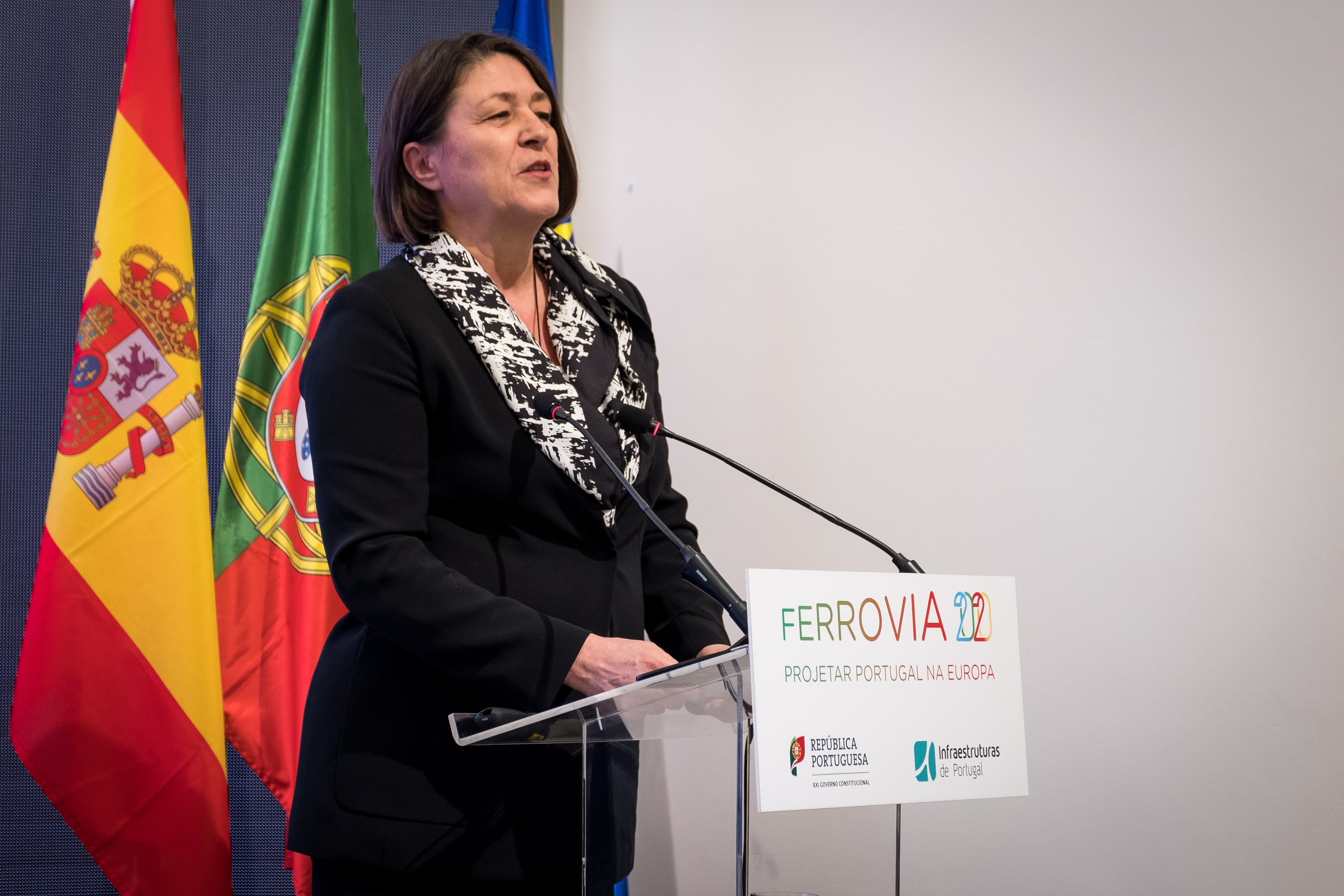 Comissária da UE para os transportes, Violeta Bulc, discursa no lançamento da linha ferroviária Évora-Caia, Elvas, 5 março 2018 (Foto: Clara Azevedo)