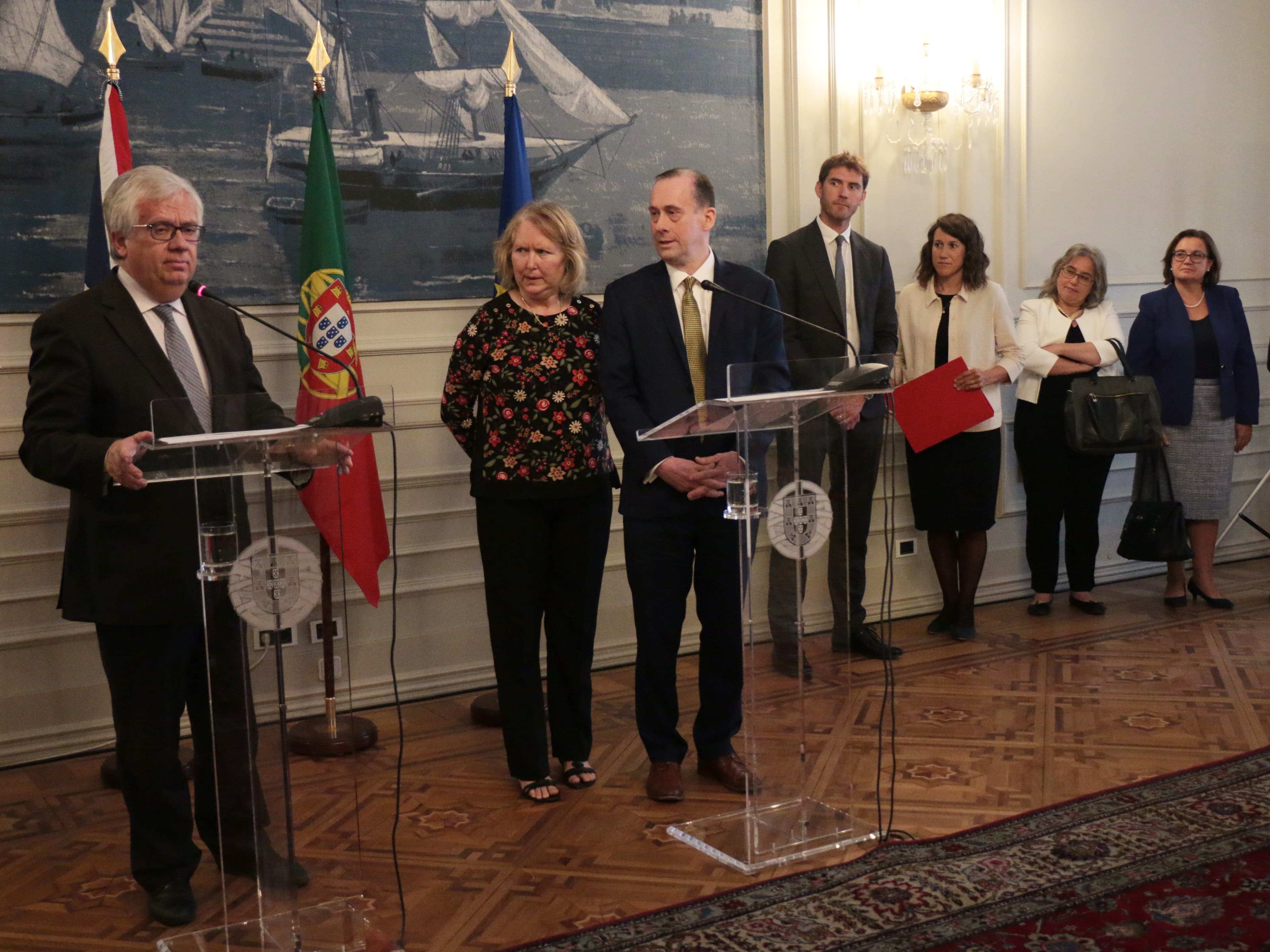 Ministro da Administração Interna, Eduardo Cabrita, e Secretário de Estado para a Saída da União Europeia do Reino Unido, Lord Callanan, na assinatura do acordo de reciprocidade de direitos políticos a nível local, Lisboa, 12 junho 2019