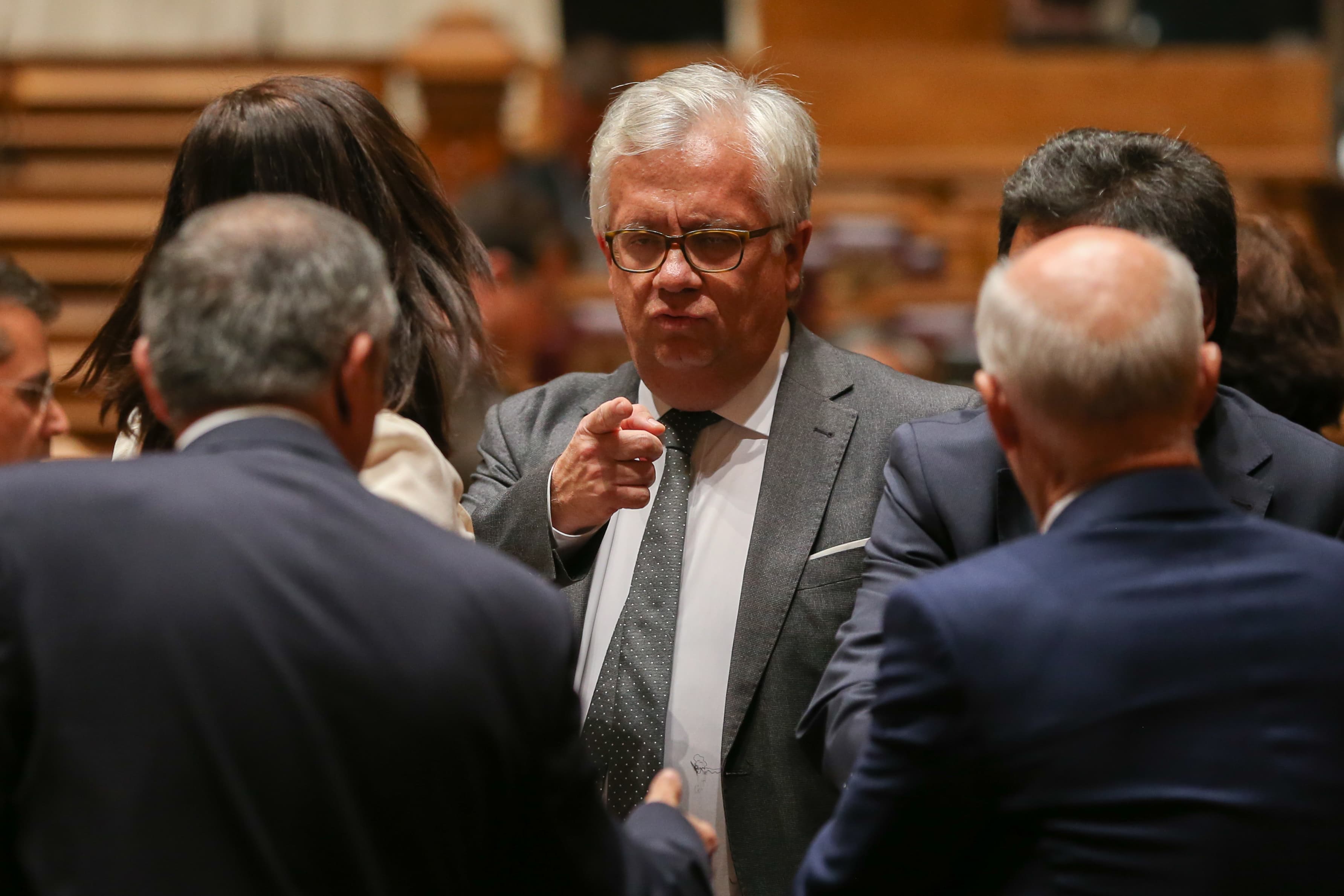 Ministro da Administração Interna, Eduardo Cabrita, com os deputados de várias comissões na apreciação na especialidade do Orçamento de Estado para 2018, Assembleia da República, 7 novembro 2017 (Foto: Manuel de Almeida/Lusa)