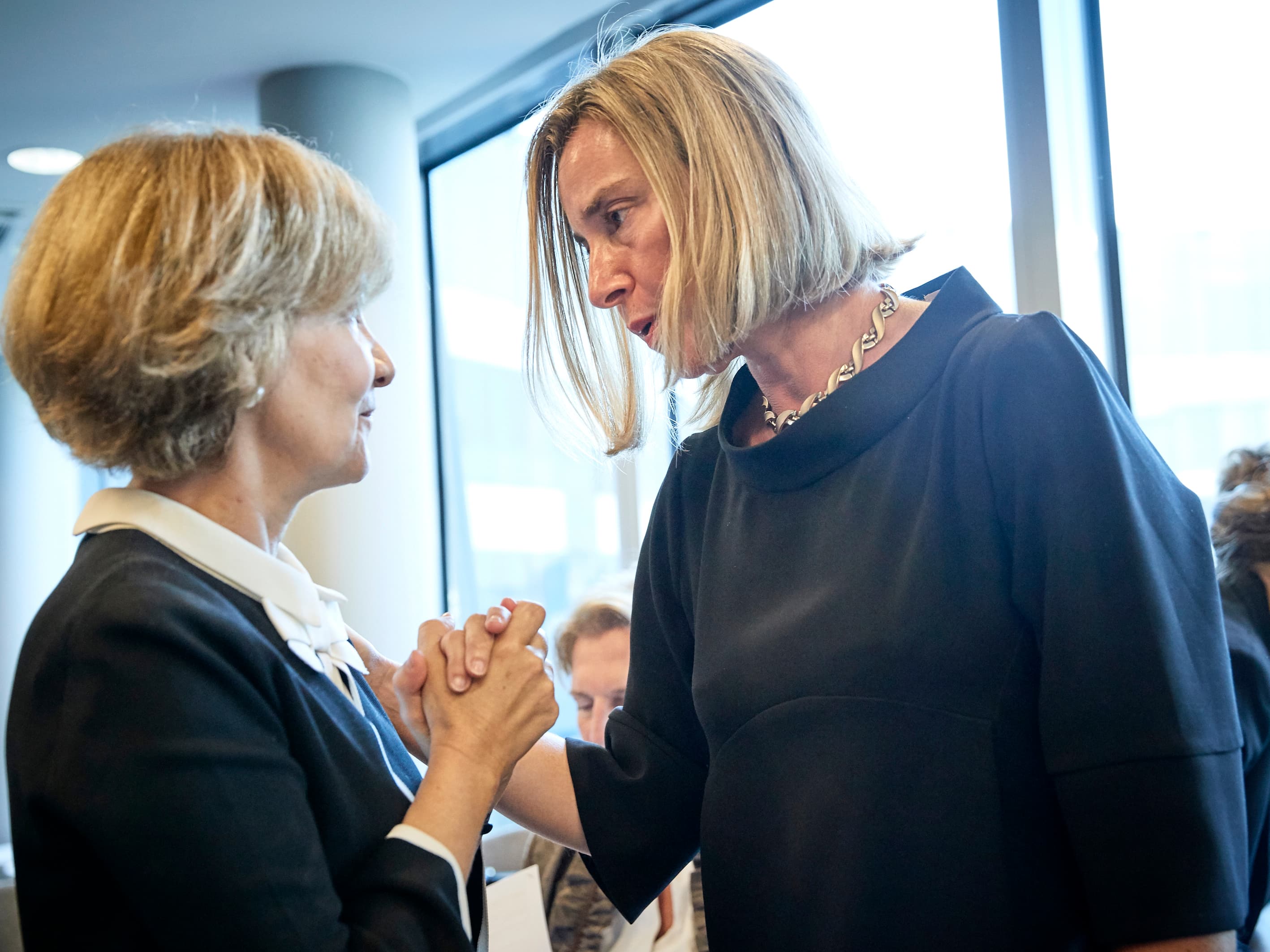 Secretária de Estado Teresa Ribeiro com a Alta Representante da UE para a política externa e de segurança, Federica Mogherini, na reunião informal de Ministros do Desenvolvimento da União Europeia, Bruxelas,14 setembro 2018 (foto: UE)