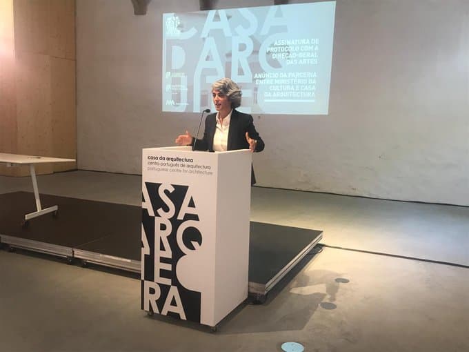 Ministra da Cultura, Graça Fonseca, na assinatura do protocolo entre a Direção-Geral das Artes e a Casa da Arquitetura, Matosinhos, 28 junho 2019
