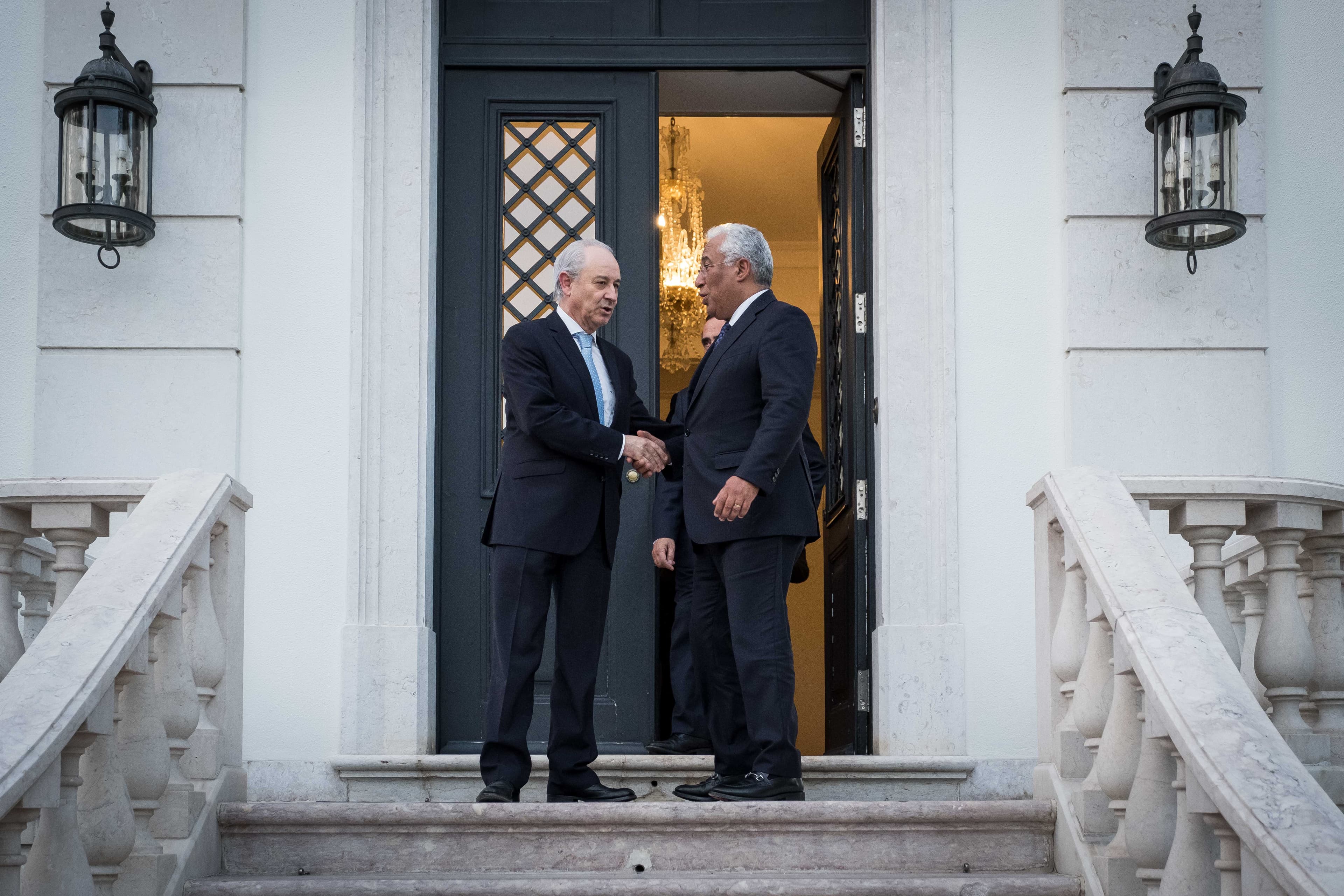 Primeiro-Ministro António Costa e Presidente do PSD Rui Rio após a assinatura das declarações conjuntas sobre fundos da União Europeia e descentralização, Lisboa, 18 abril 2018 (Foto: Clara Azevedo)