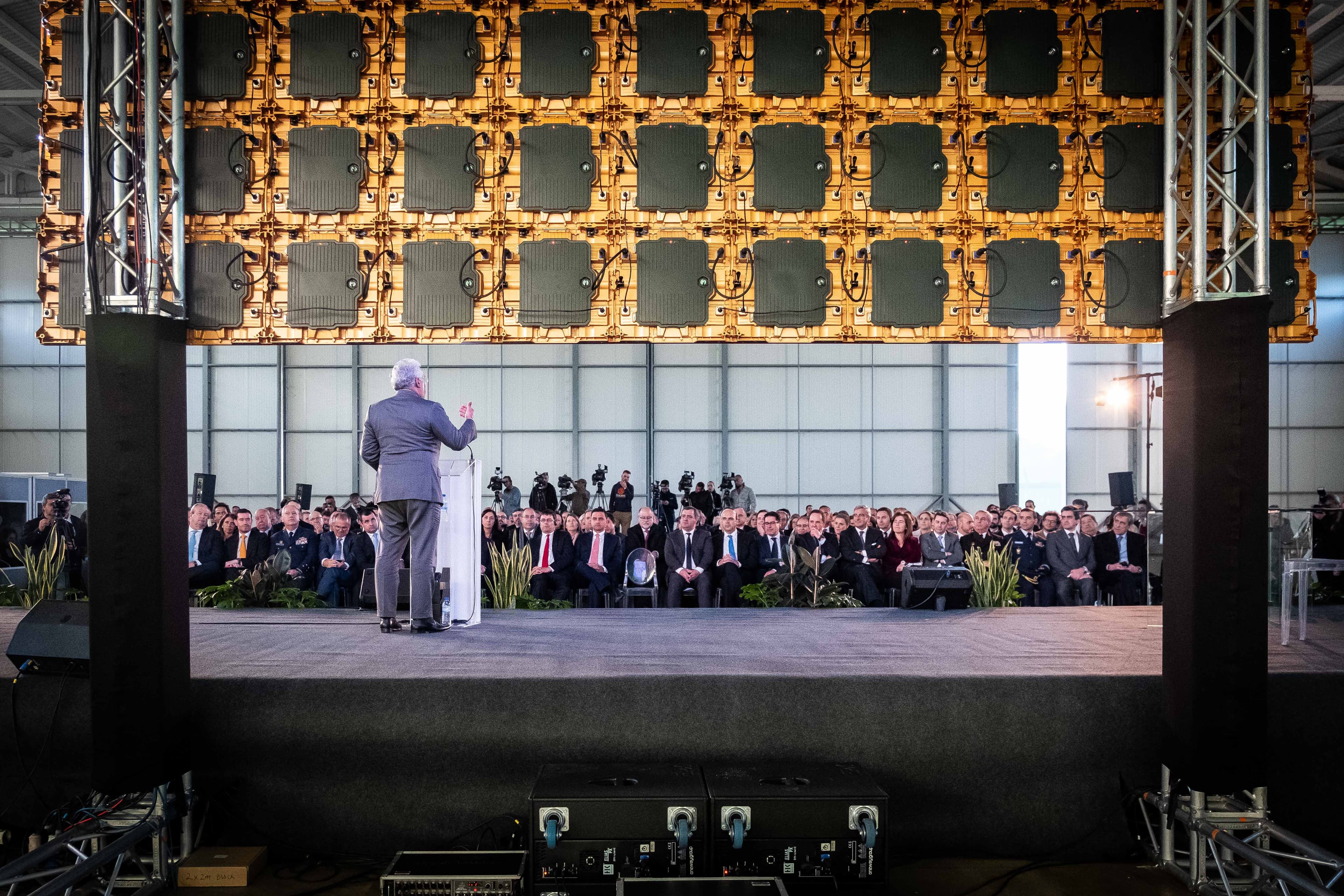 Primeiro-Ministro António Costa discursa na assinatura do contrato de expansão da capacidade aeroportuária da região de Lisboa, Montijo, 8 janeiro 2019 (foto: Clara Azevedo)