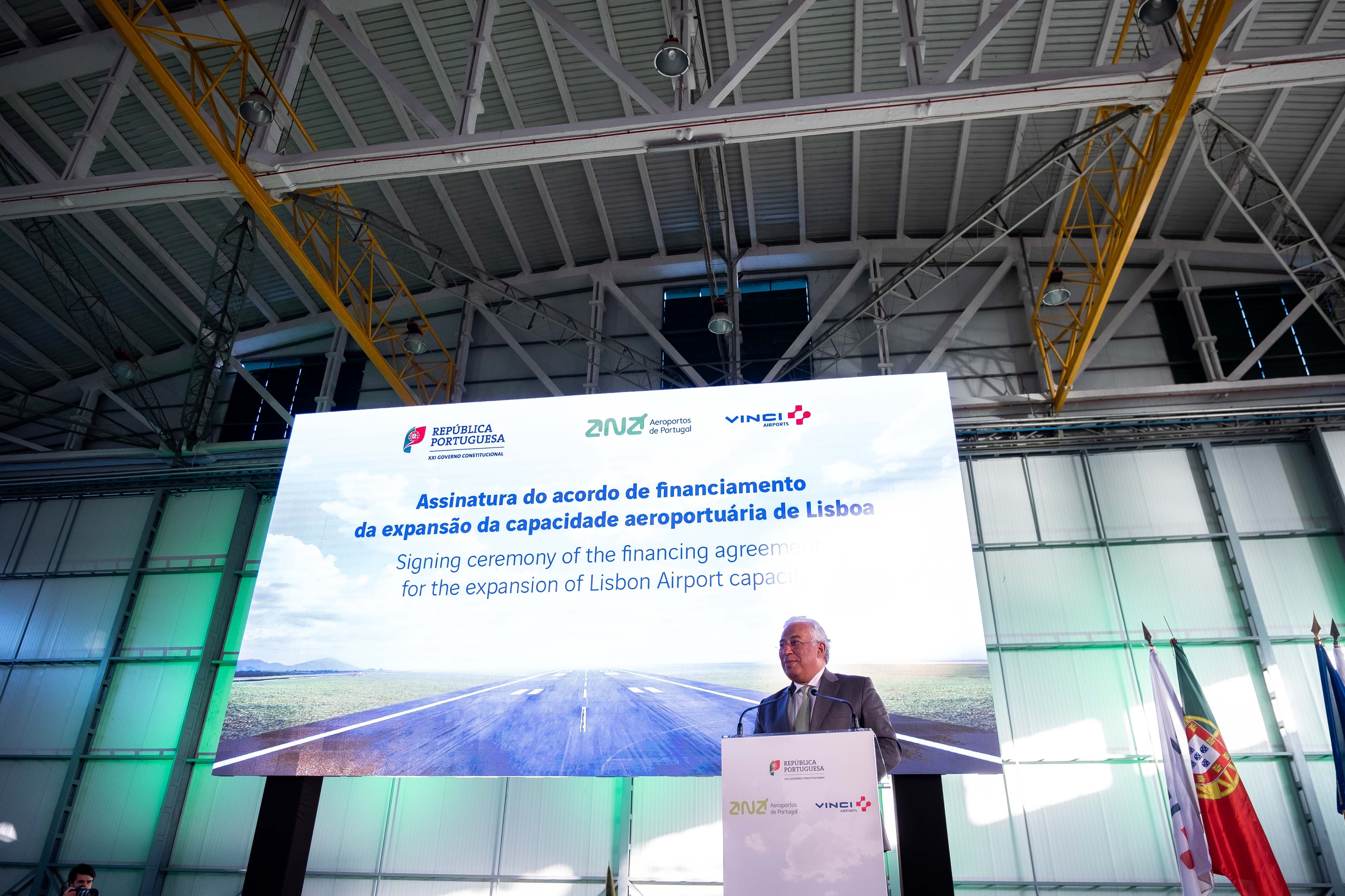 Primeiro-Ministro António Costa discursa na assinatura do contrato de expansão da capacidade aeroportuária da região de Lisboa, Montijo, 8 janeiro 2019 (foto: Clara Azevedo)