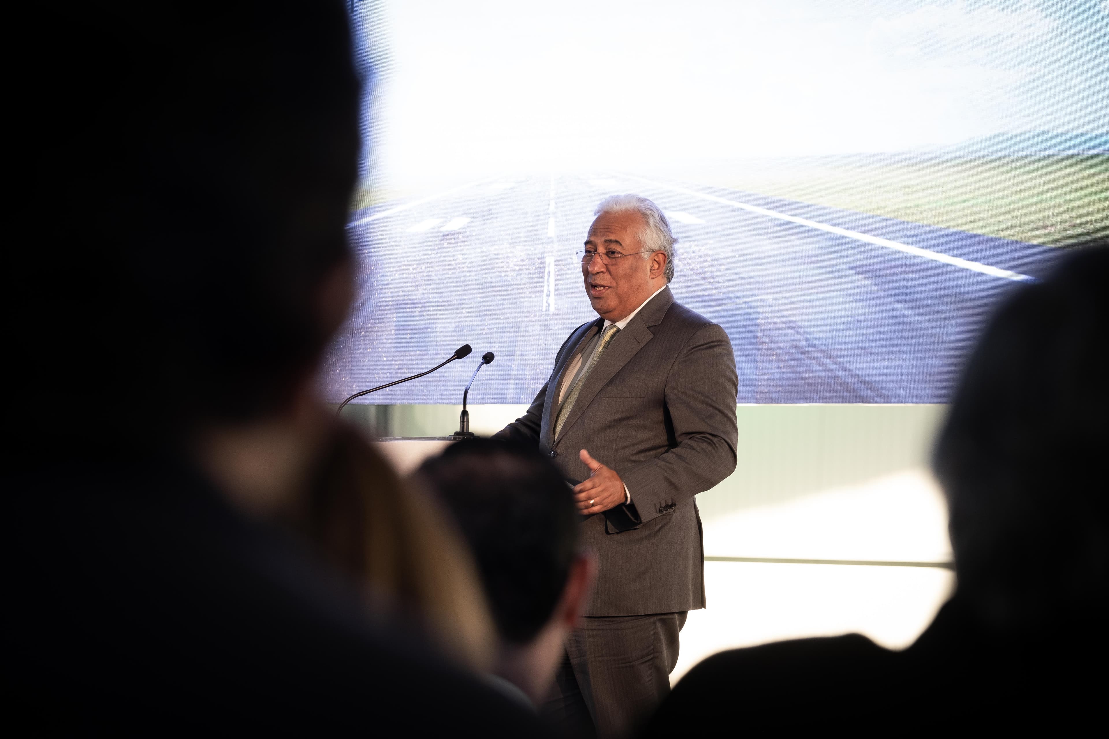 Primeiro-Ministro António Costa discursa na assinatura do contrato de expansão da capacidade aeroportuária da região de Lisboa, Montijo, 8 janeiro 2019 (foto: Clara Azevedo)