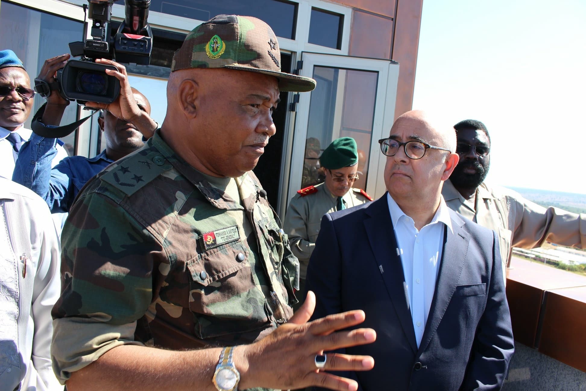 Ministro da Defesa Nacional, José Alberto Azeredo Lopes, presta homenagem aos mortos na batalha de Cuito Cuanavale, Angola, 17 maio 2018