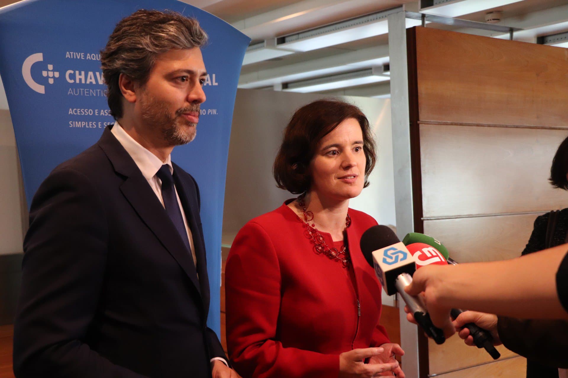 Ministra da Presidência e da Modernização Administrativa, Mariana Vieira da Silva, e Secretário de Estado Adjunto e da Modernização Administrativa, Luis Goes Pinheiro, na assinatura do protocolo com a CGD, Lisboa, 21 maio 2019
