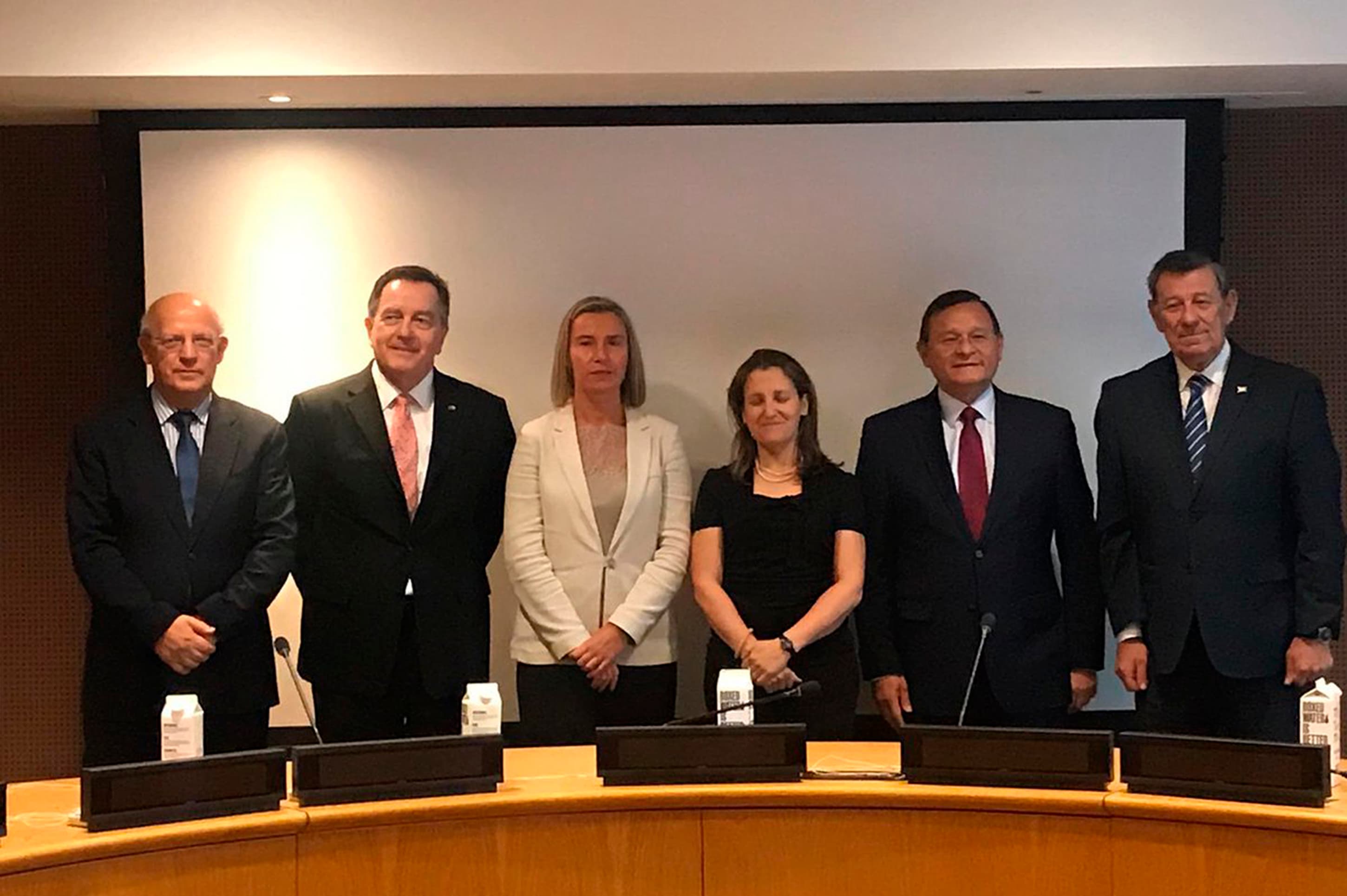 Ministro dos Negócios Estrangeiros, Santos Silva, com os membros do Grupo de Contacto Internacional para a Venezuela, Nova Iorque, 3 junho 2019