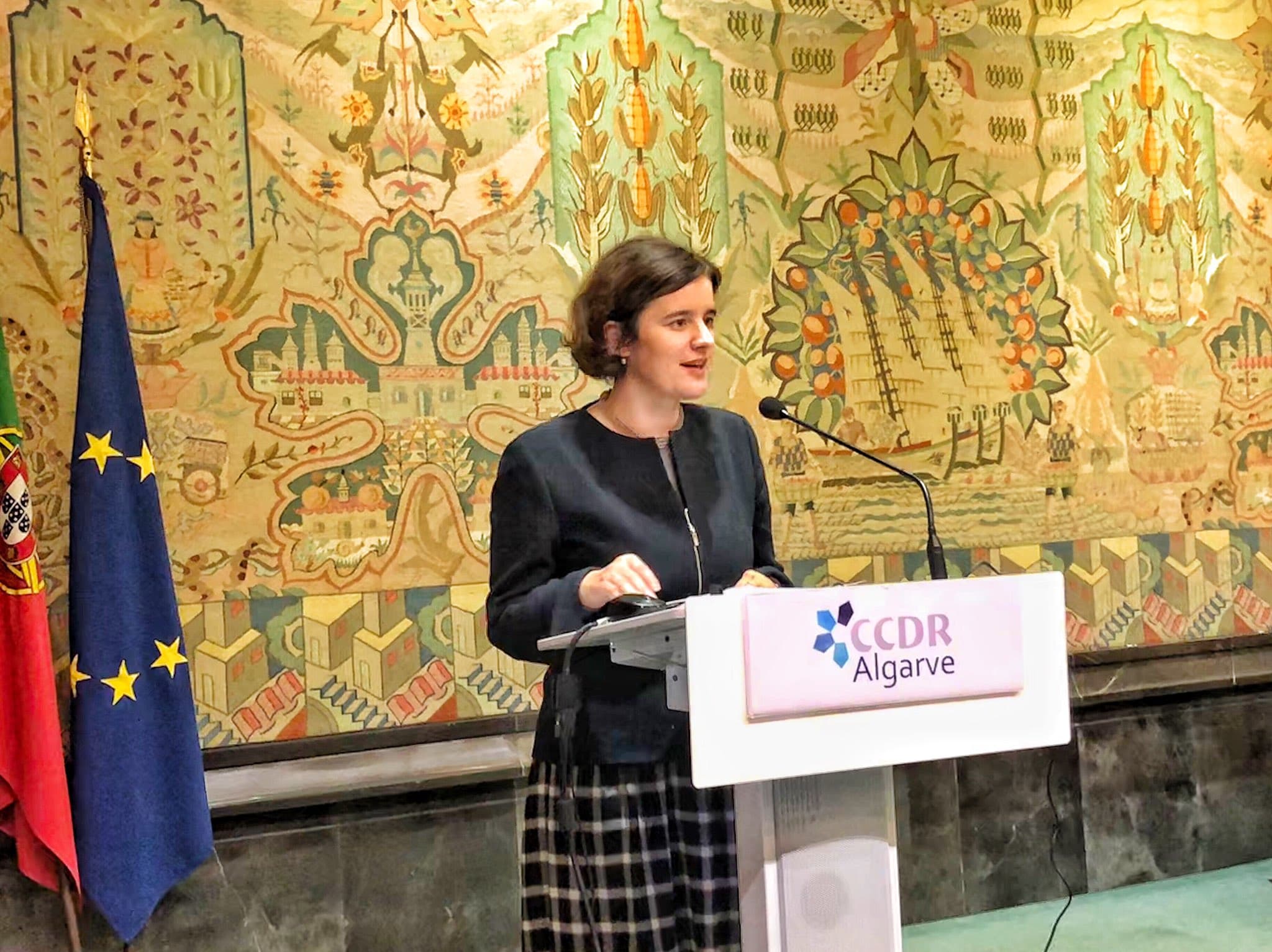 Ministra da Presidência e da Modernização Administrativa, Mariana Vieira da Silva, na cerimónia de assinatura de protocolos da nova geração para a Territorialização da Rede Nacional de Apoio às Vítimas de Violência Doméstica, Faro, 5 abril 2019
