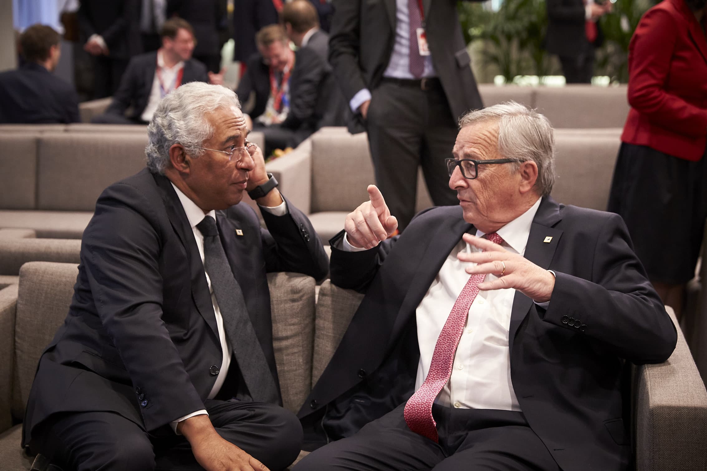 Primeiro-Ministro António Costa com o Presidente da Comissão Europeia, Jean-Claude Juncker, no Conselho Europeu, Bruxelas,19 outubro 2017