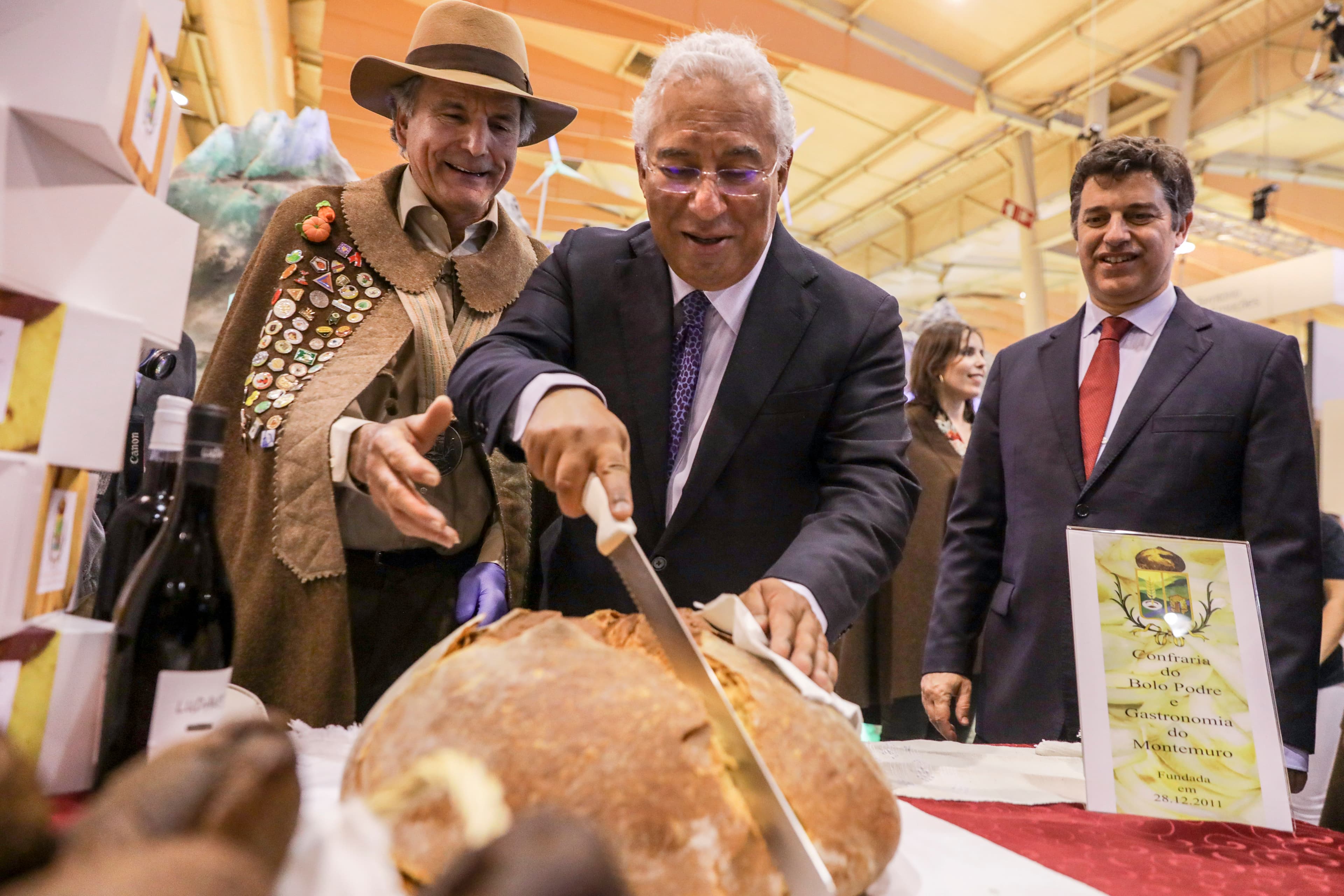 Primeiro-Ministro António Costa e Ministro da Economia, Caldeira Cabral, na Bolsa de Turismo de Lisboa, 28 fevereiro 2018 (Foto: José Sena Goulão/Lusa)