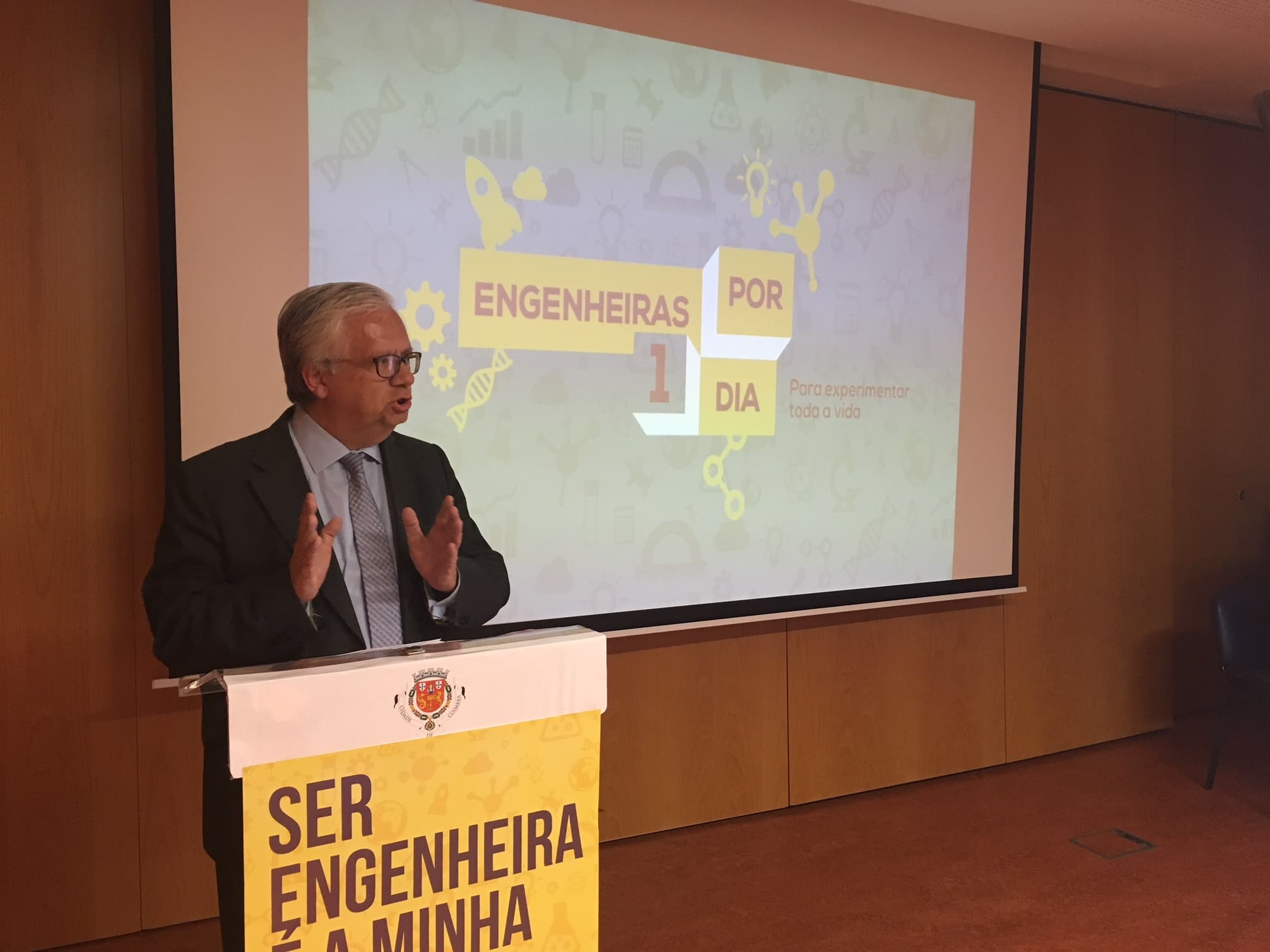 Ministro Adjunto, Eduardo Cabrita, apresenta projeto-piloto «Engenheiras por um Dia»