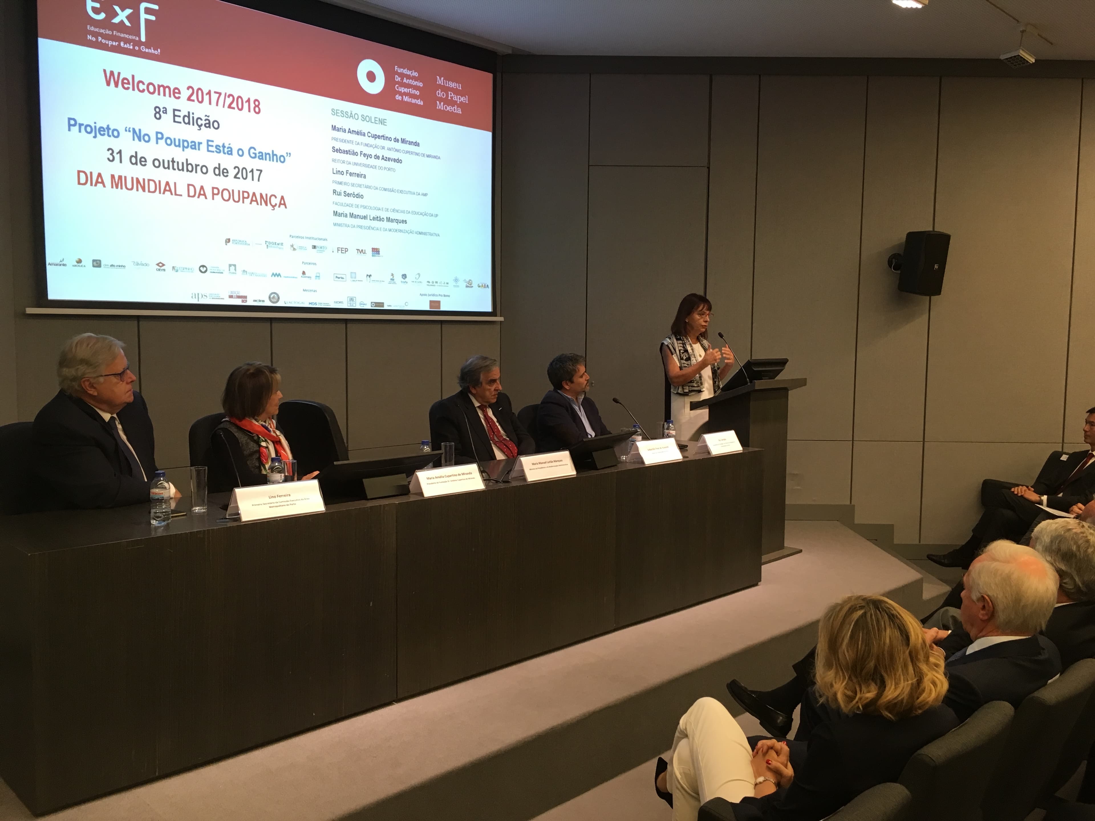 Ministra da Presidência e da Modernização Administrativa, Maria Manuel Leitão Marques, na abertura da 8.ª edição do projeto «No poupar está o ganho», Porto, 31 outubro 2017