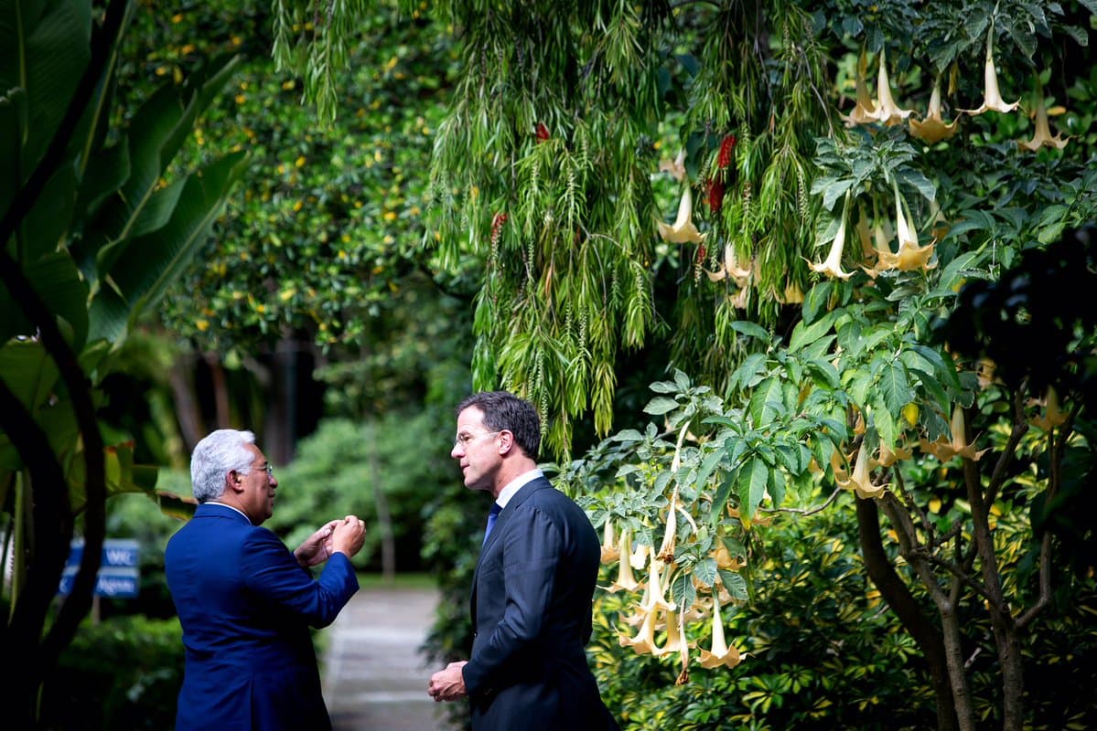 Primeiro-Ministro António Costa e Primeiro-Ministro da Holanda Mark Rutte conversam na residência oficial do chefe do Governo português, Lisboa, 3 abril 2019