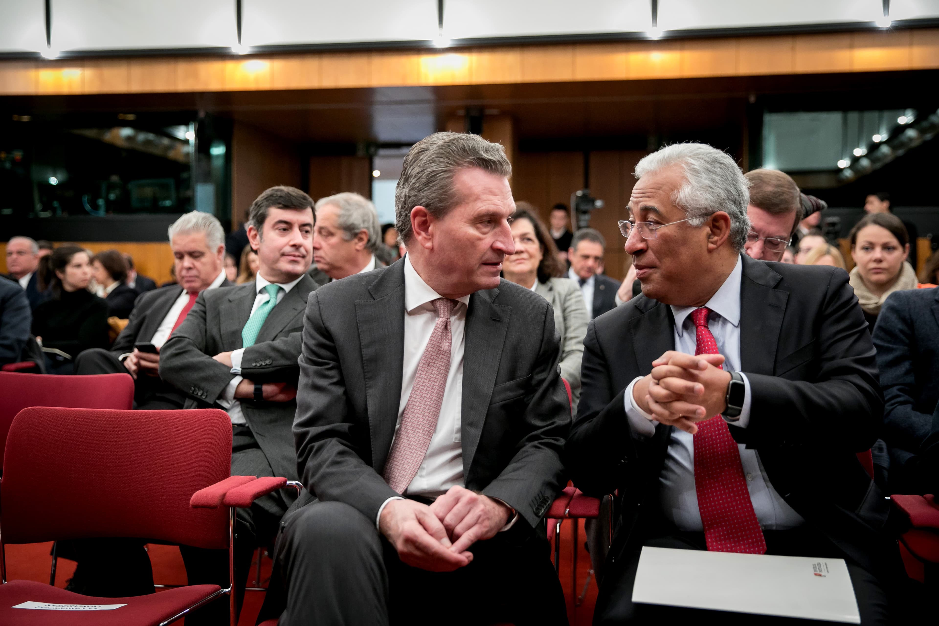 Primeiro-Ministro António Costa com o Comissário para o Orçamento da UE, Gunther Oettinger, na conferência «O Futuro da UE: Orçamento da União e Portugal», Lisboa, 9 fevereiro 2018 (Foto: Paulo Vaz Henriques)