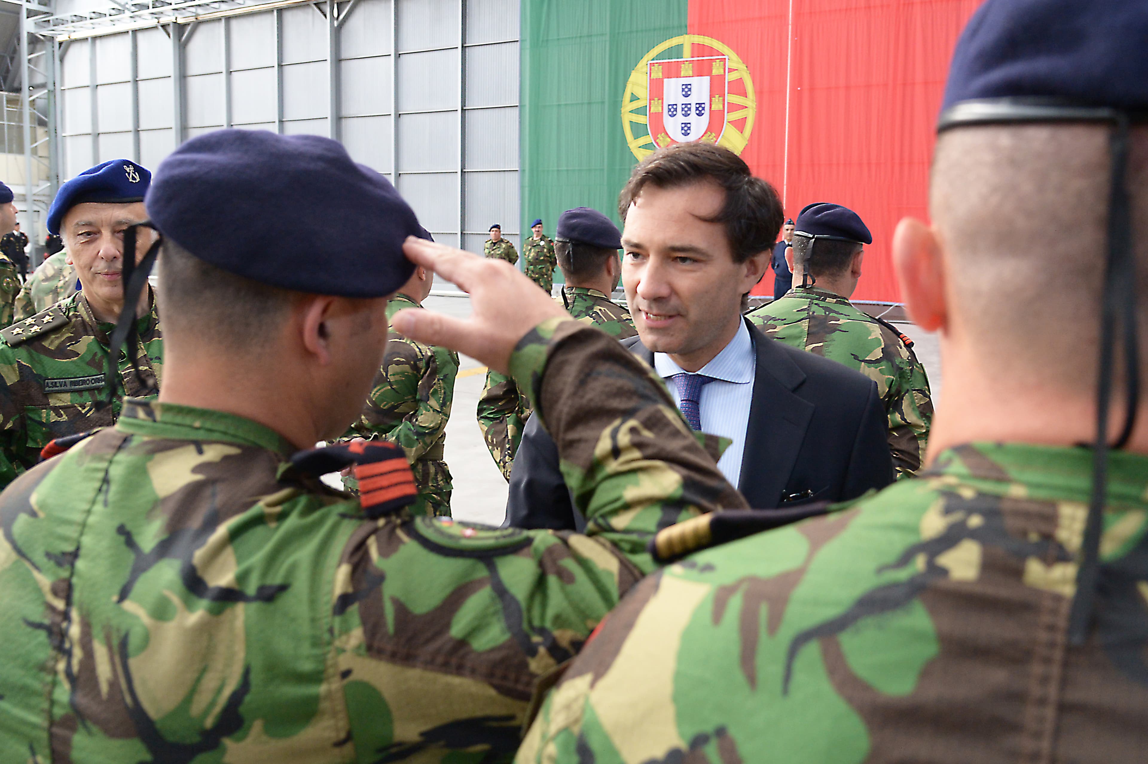 Secretário de Estado da Defesa Nacional, Marcos Perestrello, na cerimónia de partida de uma Força de Fuzileiros para uma missão na Lituânia, Lisboa, 15 maio 2018