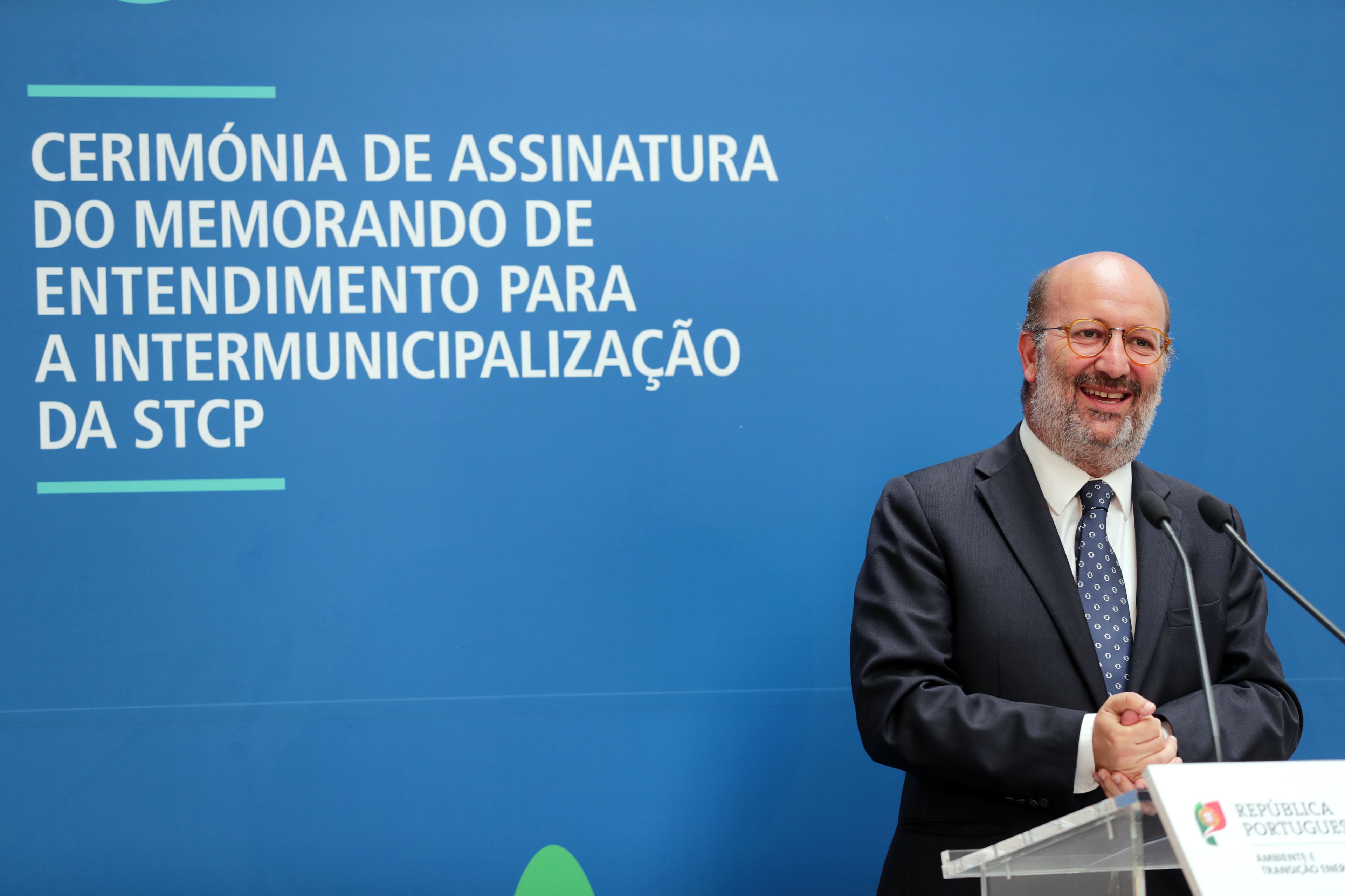 Ministro do Ambiente e Transição Energética, João Pedro Matos Fernandes, na assinatura do memorando de entendimento para a intermunicipalização da Sociedade de Transportes Coletivos do Porto (STCP), Porto, 28 agosto 2019 (Foto: Estela Silva/Lusa)
