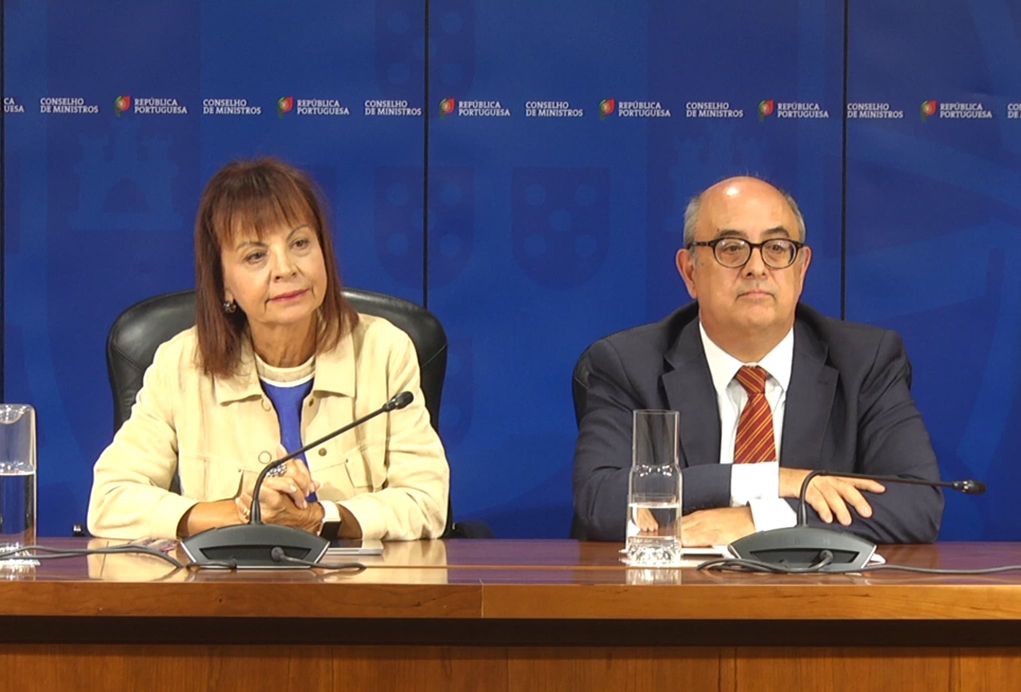 Ministro da Defesa Nacional, José Alberto Azeredo Lopes, e Ministra da Presidência e da Modernização Administrativa, Maria Manuel Leitão Marques, durante a conferência de imprensa após o Conselho de Ministros, 6 setembro 2018
