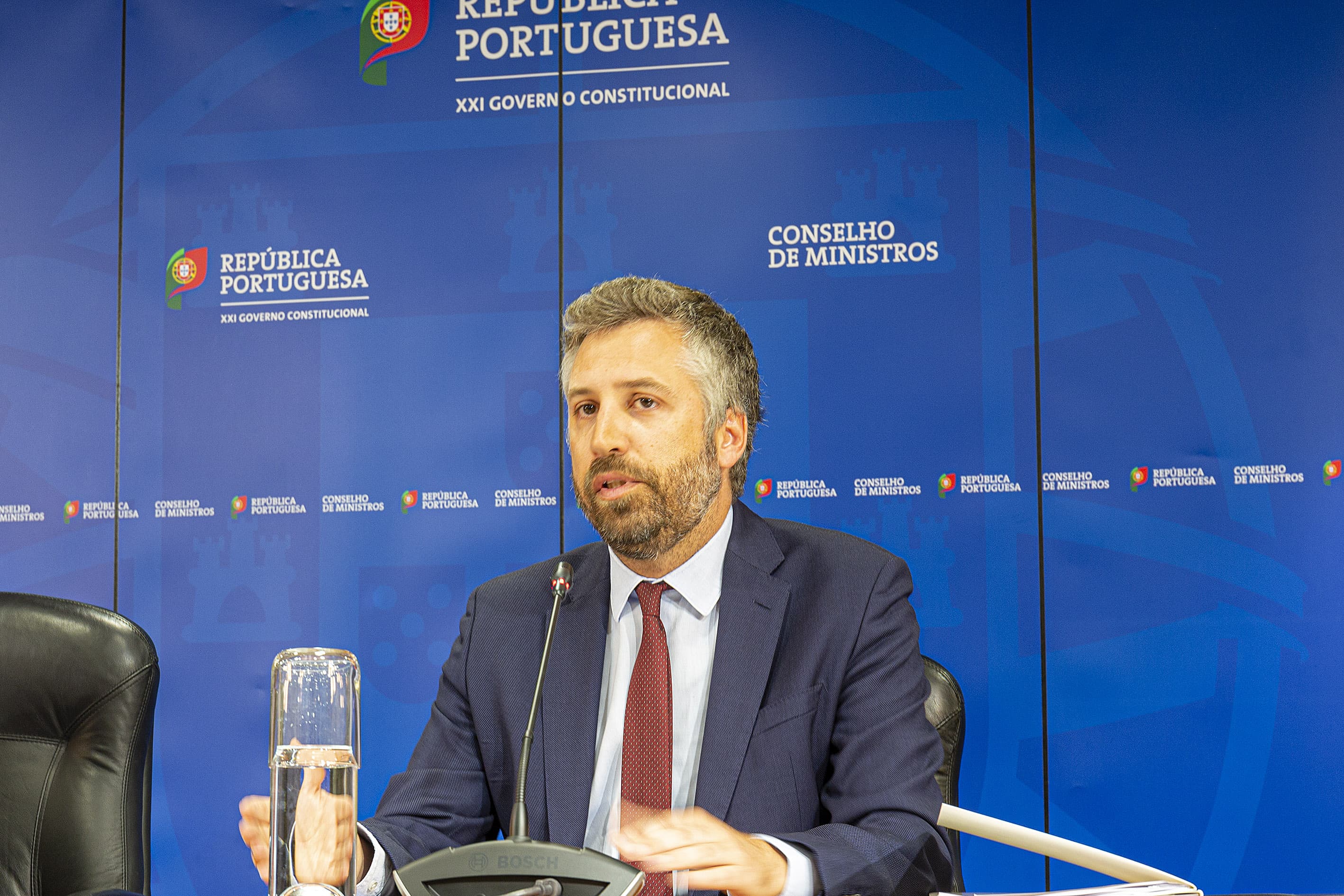 Ministro das Infraestruturas e da Habitação, Pedro Nuno Santos, na conferência de imprensa do Conselho de Ministros, 4 julho 2019 (foto: João Bica)