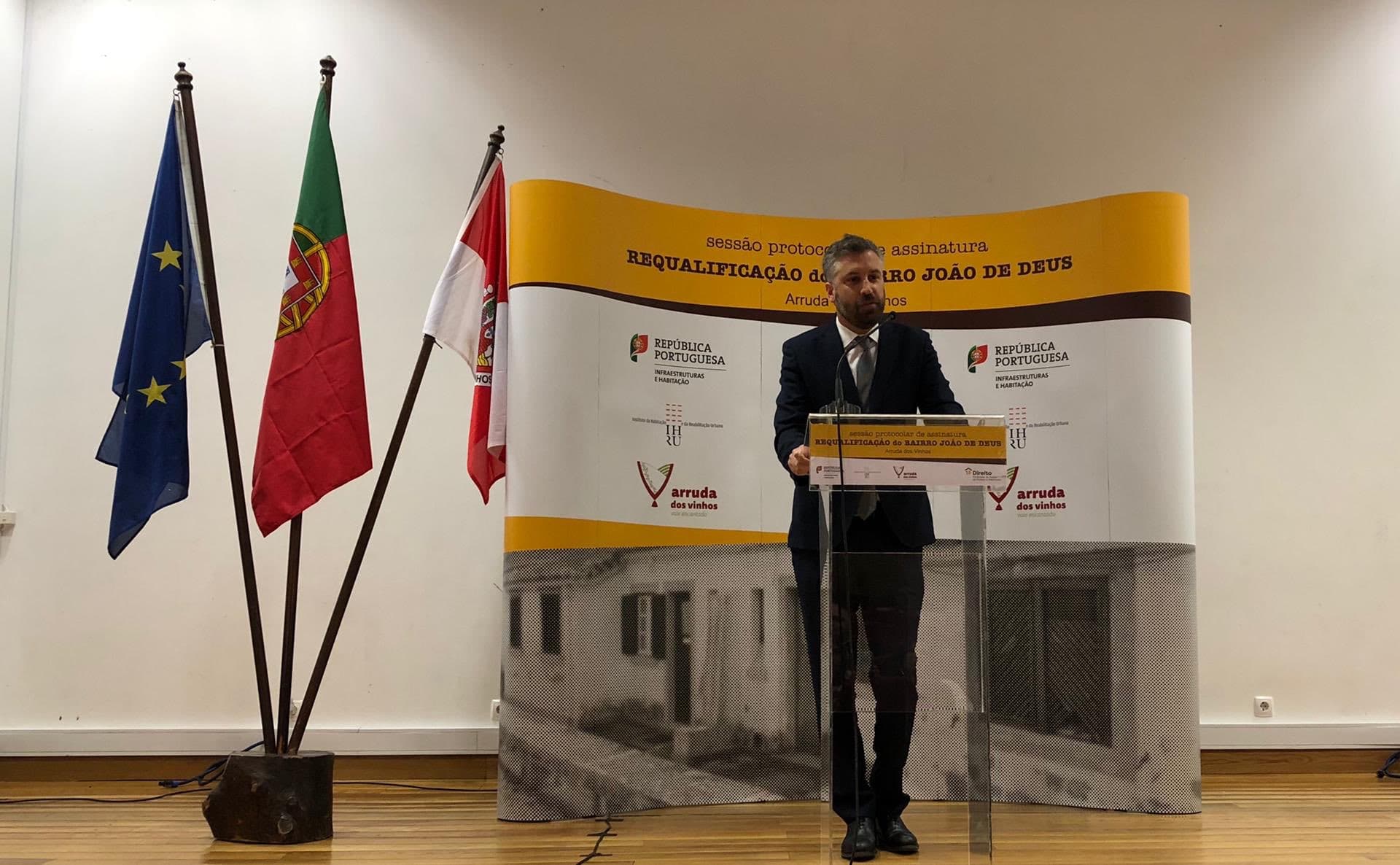Ministro das Infraestruturas e da Habitação, Pedro Nuno Santos, na assinatura do primeiro acordo de colaboração no âmbito do programa Primeiro Direito, Arruda dos Vinhos, 29 maio 2019