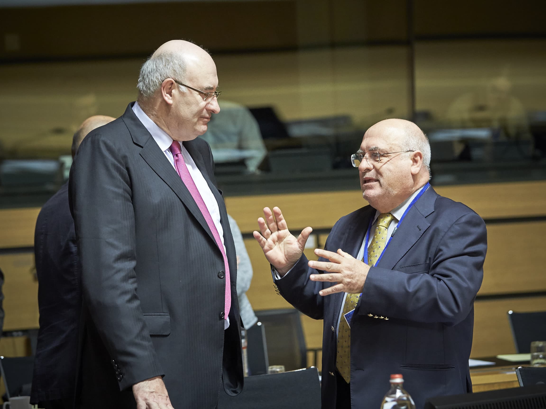 Ministro da Agricultura, Florestas e Desenvolvimento Rural, Luís Capoulas Santos, com o Comissário Europeu para a Agricultura e Desenvolvimento Rural, Phil Hogan, no Conselho de Ministros da União Europeia, Bruxelas, 27 junho 2016