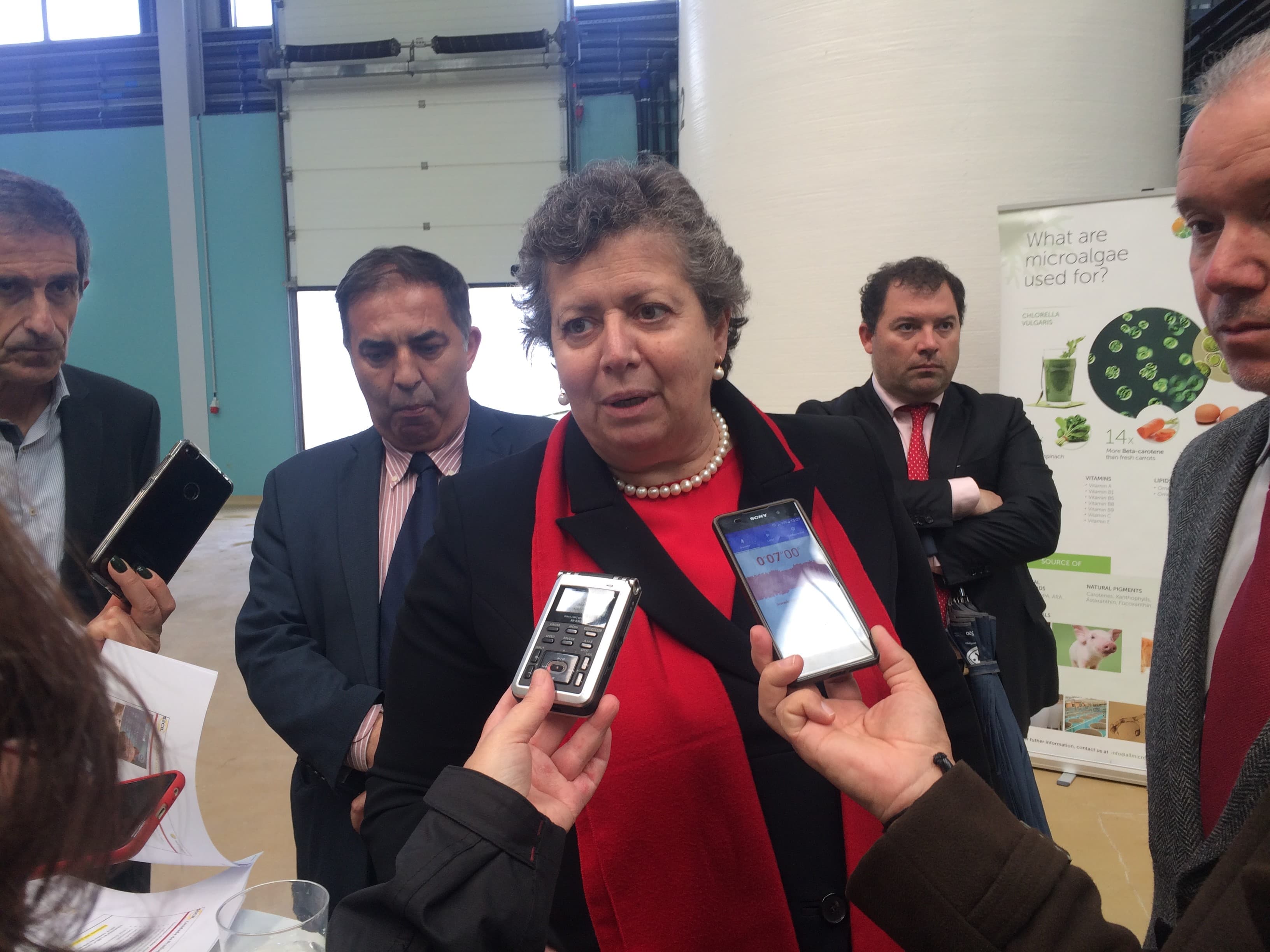 Ministra do Mar, Ana Paula Vitorino, durante uma visita a uma empresa de produção de microalgas, Pataias, Leiria, 8 abril 2019 (Foto: João Bica)