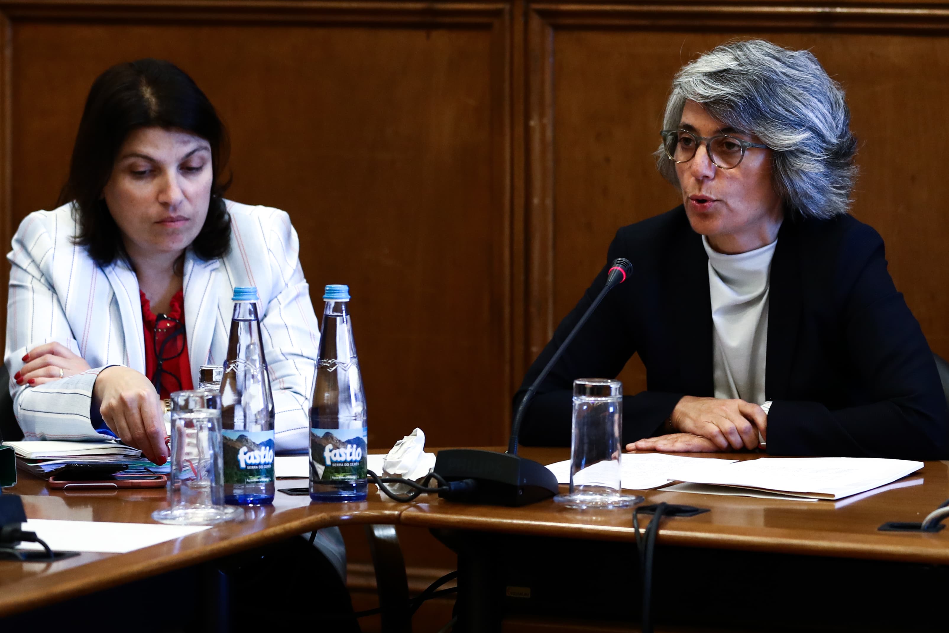 Ministra da Cultura, Graça Fonseca, e Secretária de Estado da Cultura, Ãngela Ferreira, na Comissão da Cultura, Comunicação, Juventude e Desporto na Assembleia da República, Lisboa, 28 maio 2019 (Foto: António Cotrim/Lusa)