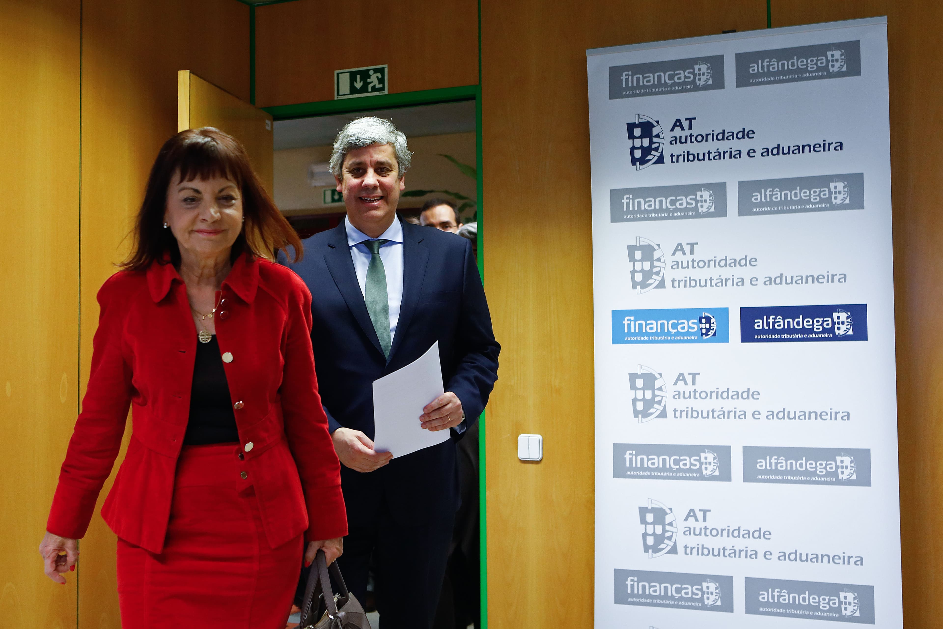 Ministros da Presidência e Modernização Administrativa, Maria Manuel Leitão Marques, e das Finanças, Mário Centeno, na apresentação de duas novas medidas Simplex na área dos impostos, Lisboa, 2 março 2018 (Foto: António Pedro Santos/Lusa)
