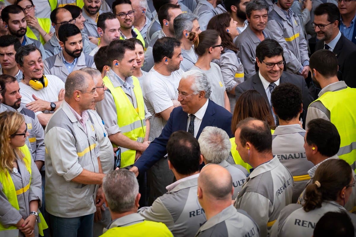 Primeiro-Ministro António Costa e Secretário de Estado da Internacionalização, Eurico Brilhante Dias, na assinatura do contrato de investimento entre a AICEP e a Renault-Cacia, Aveiro, 19 julho 2018 (Foto: Clara Azevedo)