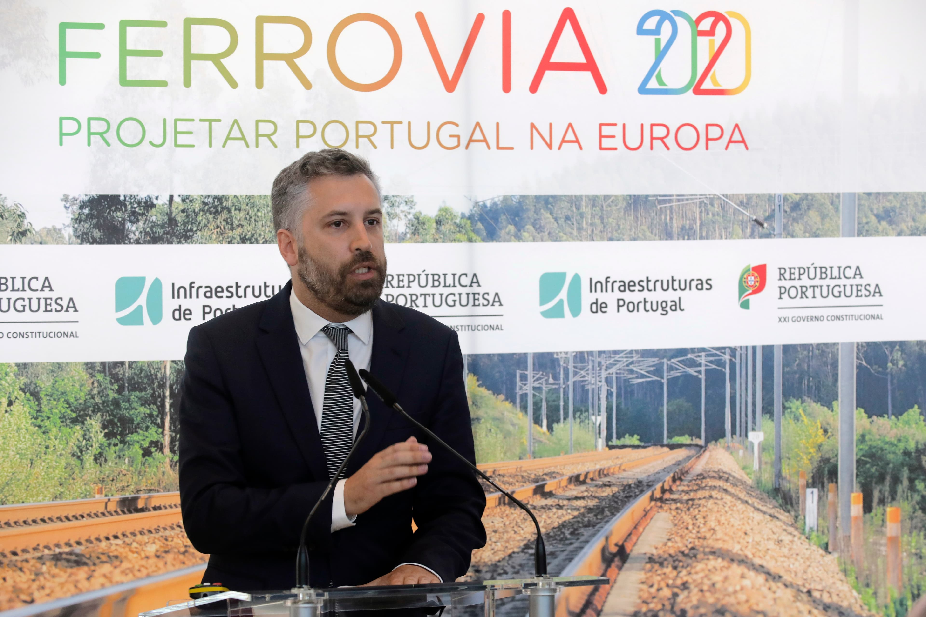 Ministro das Infraestruturas e da Habitação, Pedro Nuno Santos, na cerimónia de consignação da obra a realizar no troço entre Guarda e Cerdeira, Guarda, 26 julho 2019 (Foto: Miguel Pereira da Silva/Lusa)