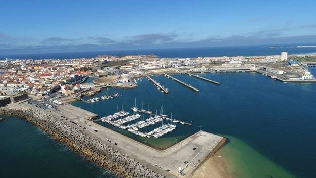 Imagem aérea do Porto de Peniche