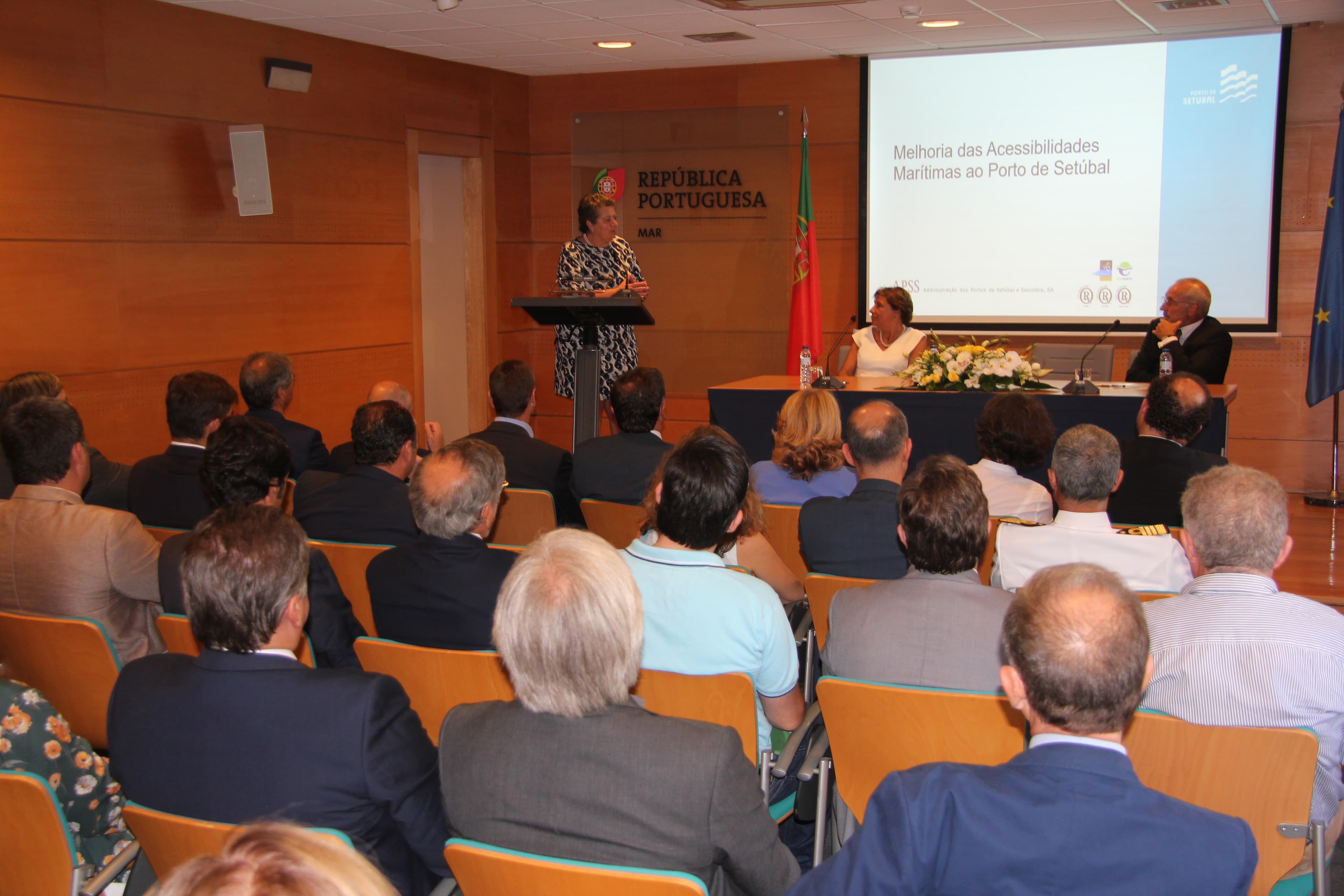 Ministra do Mar, Ana Paula Vitorino, discursa na assinatura do contrato de Melhoria das Acessibilidades Marítimas do Porto de Setúbal, Oeiras, 12 setembro 2018