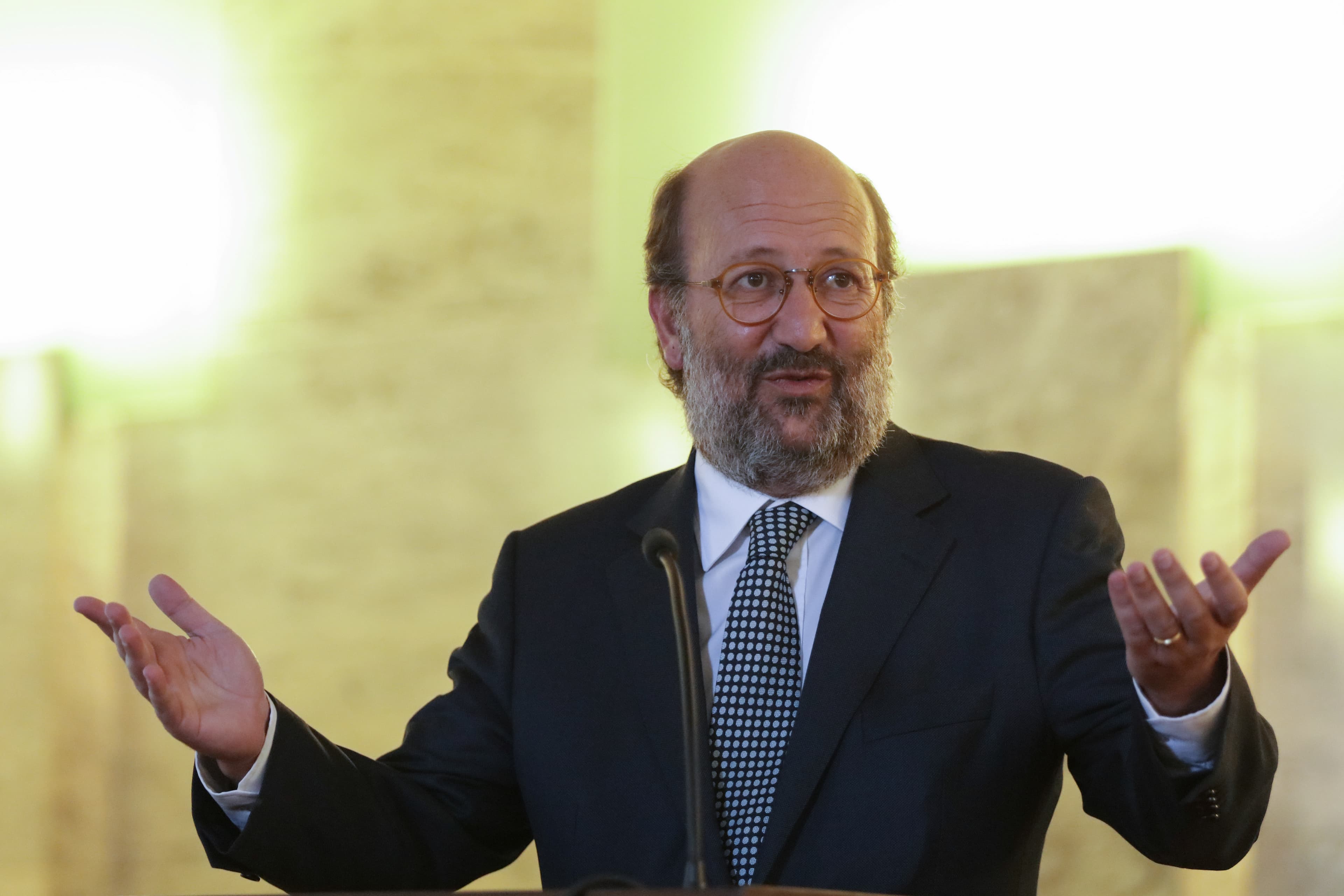 Ministro do Ambiente, João Pedro Matos Fernandes, na assinatura dos contratos para o Desenvolvimento dos Planos de Implementação dos Laboratórios Vivos para a Descarbonização, em Matosinhos, 6 novembro 2017 (Foto: Manuel Araújo/Lusa)