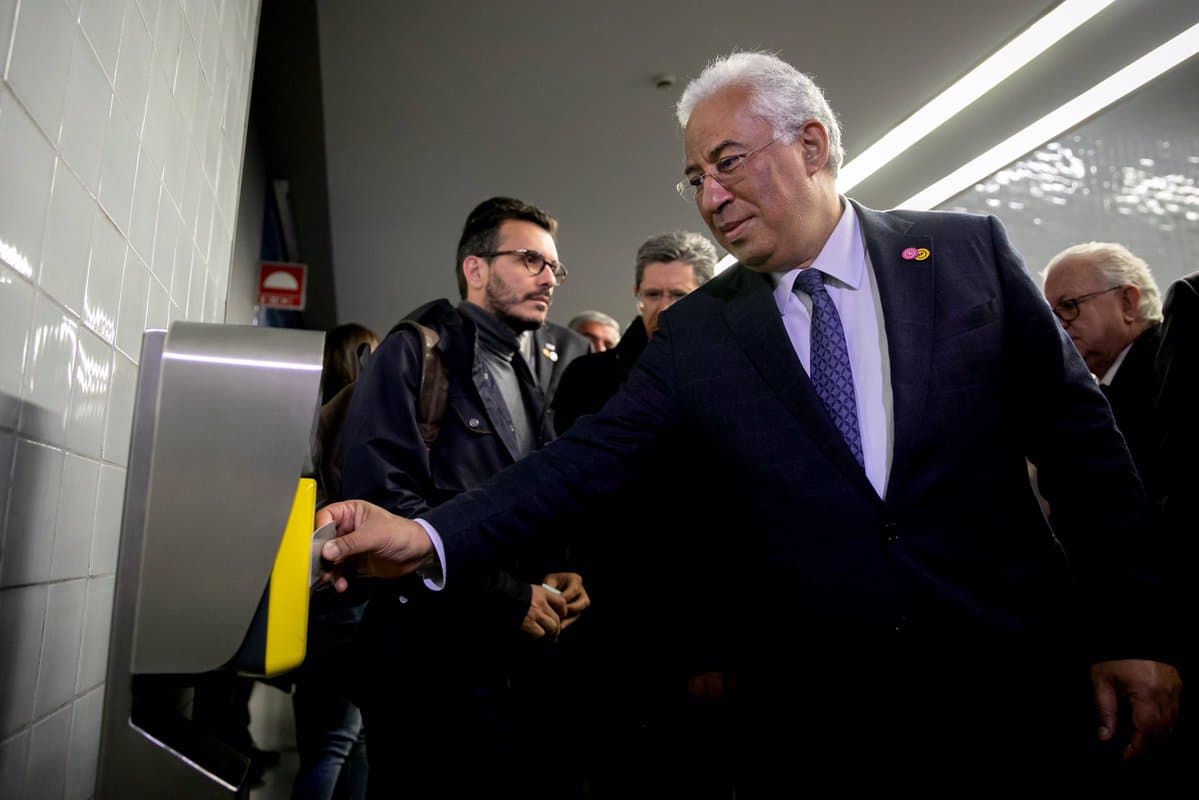 Primeiro-Ministro António Costa entra no metro para o lançamento do concurso de expansão do Metro do Porto, 5 abril 2019