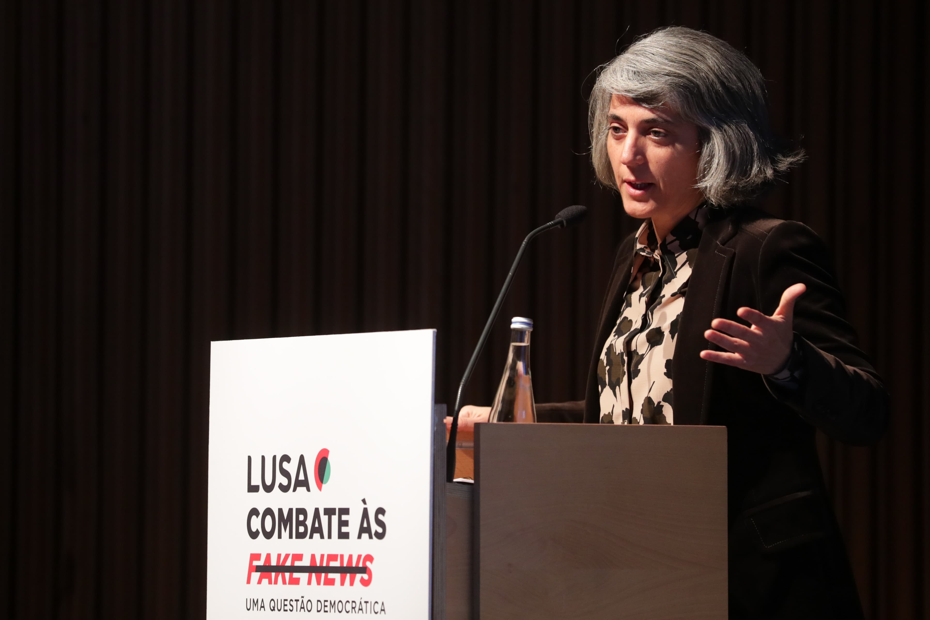 Ministra da Cultura, Graça Fonseca, na abertura da conferência sobre combate às notícias falsas, Lisboa, 21 fevereiro 2019 (foto: Tiago Petinga/Lusa)
