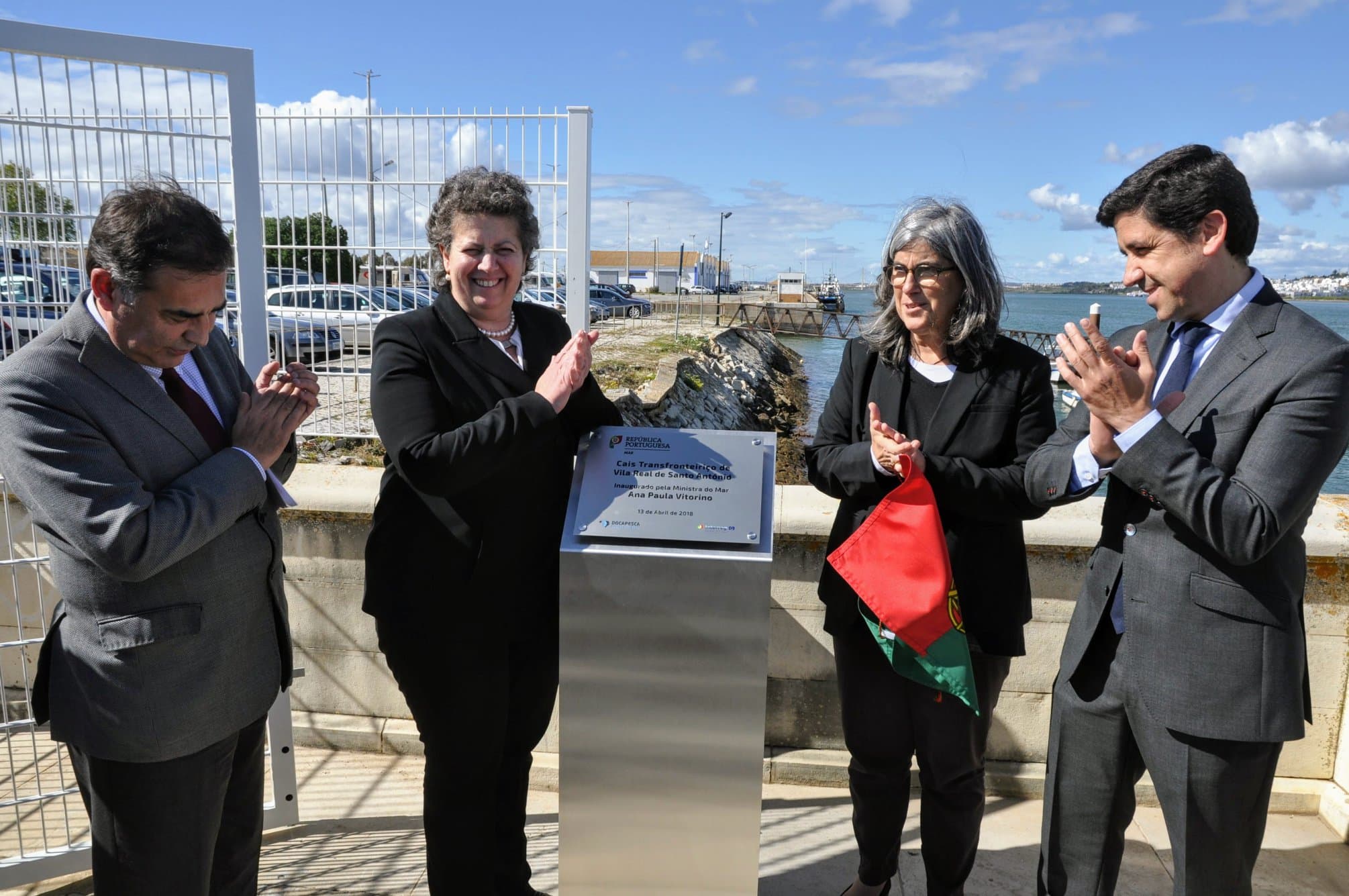 Ministra do Mar, Ana Paula Vitorino, e Secretário de Estado das Pescas, José Apolinário, na inauguração da requalificação do cais fronteiriço em Vila Real de Santo António, 13 abril 2018