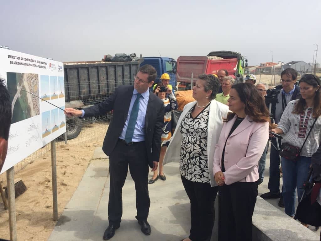 Ministra do Mar, Ana Paula Vitorino, no lançamento da primeira pedra da construção do novo quebra-mar do Porto de Angeiras, Matosinhos, 25 julho 2018