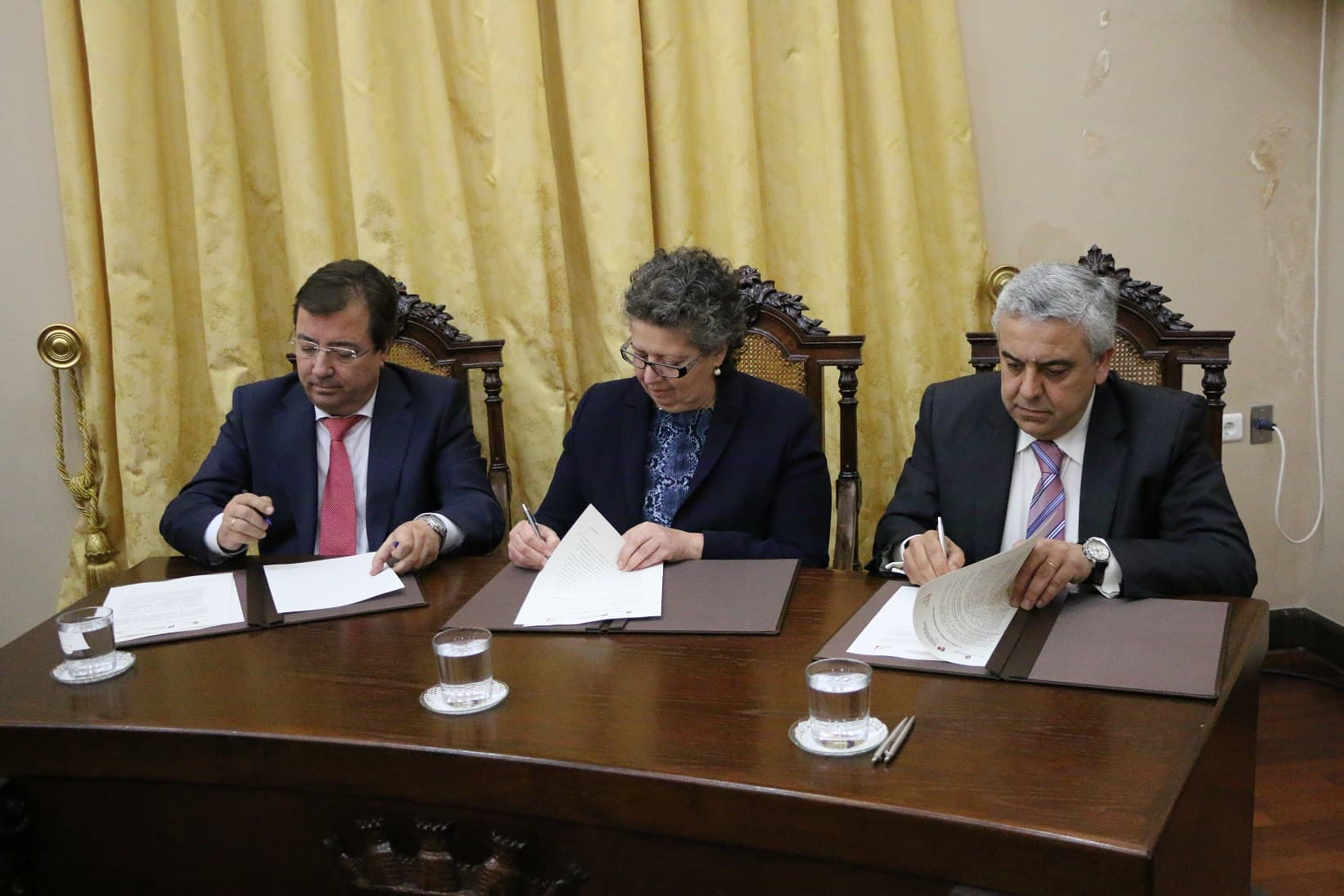 Ministra do Mar, Ana Paula Vitorino, na assinatura do protocolo de colaboração entre as entidades dinamizadoras do projeto Janela Ãnica Logística, Elvas, 9 abril 2018