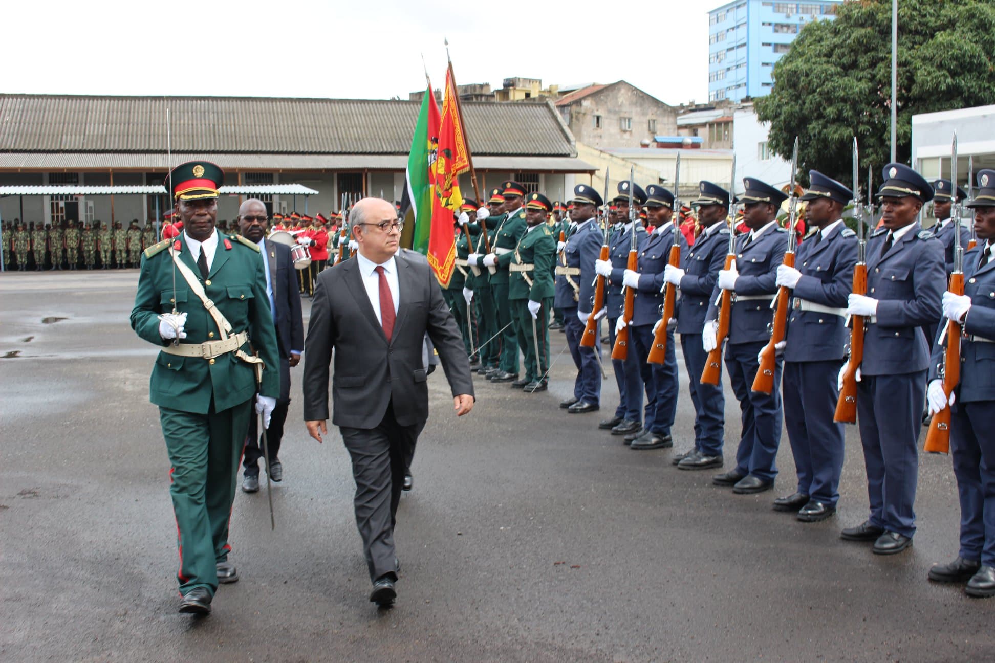 Ministro da Defesa Nacional, José Alberto Azeredo Lopes, recebeu honras militares no Estado-Maior-General das Forças Armadas, Maputo, Moçambique, 19 fevereiro 2018