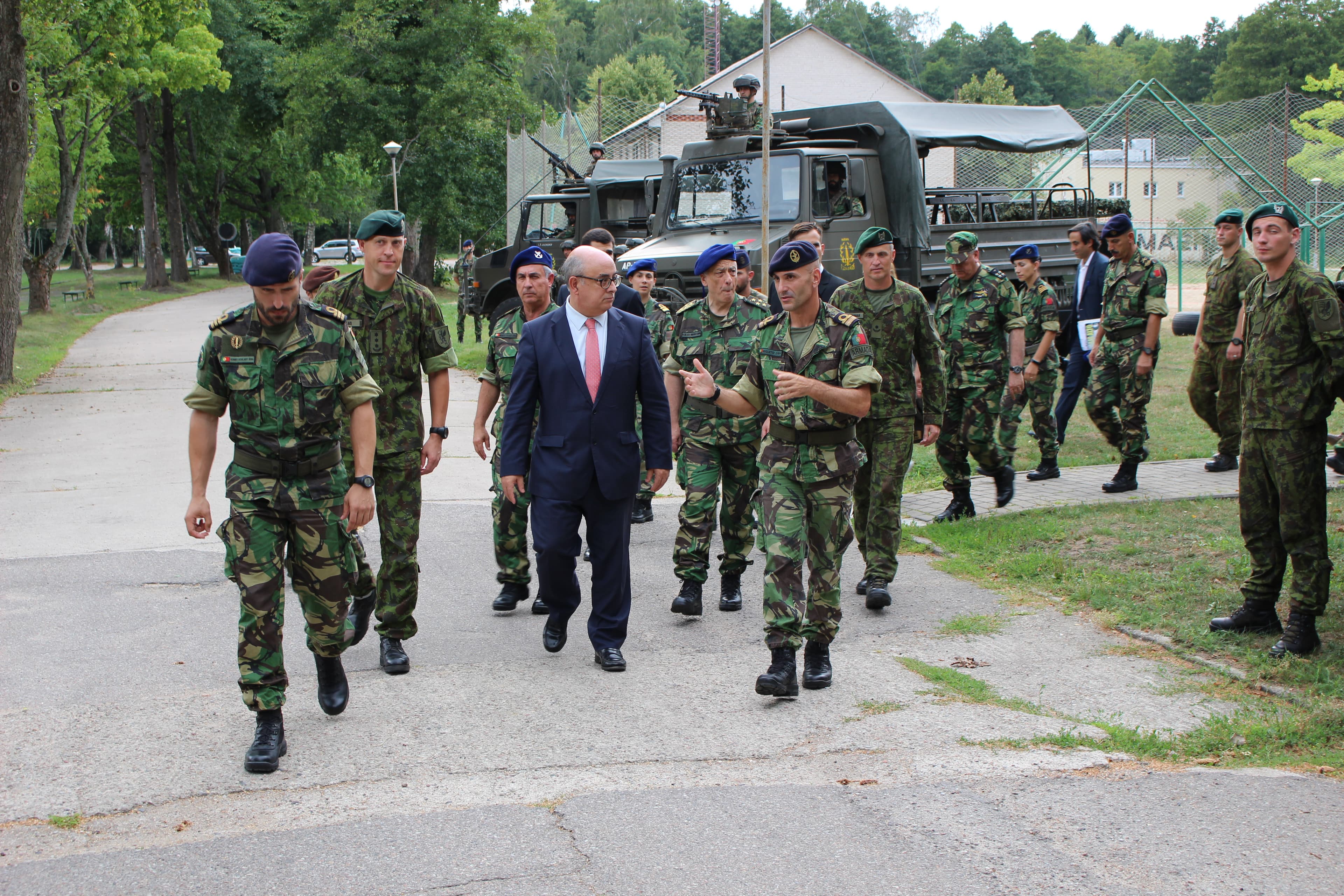 Ministro da Defesa Nacional, José Alberto Azeredo Lopes, visita companhia de Fuzileiros com 140 militares aquartelados na cidade costeira de Klaipedia, Lituânia, 29/30 julho 2018