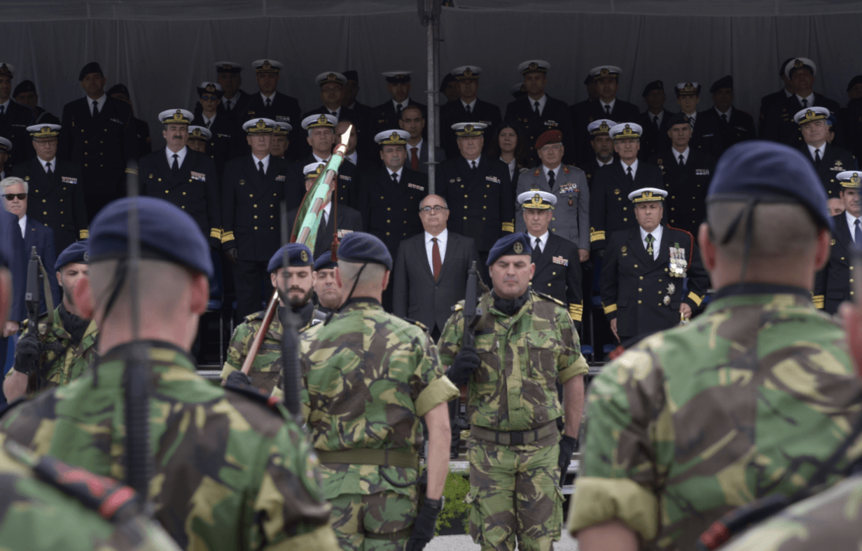 Ministro da Defesa Nacional, José Alberto Azeredo Lopes, na cerimónia militar de entrega do Estandarte Nacional à «Força de Fuzileiros Lituânia 2018», Almada, 30 abril 2018