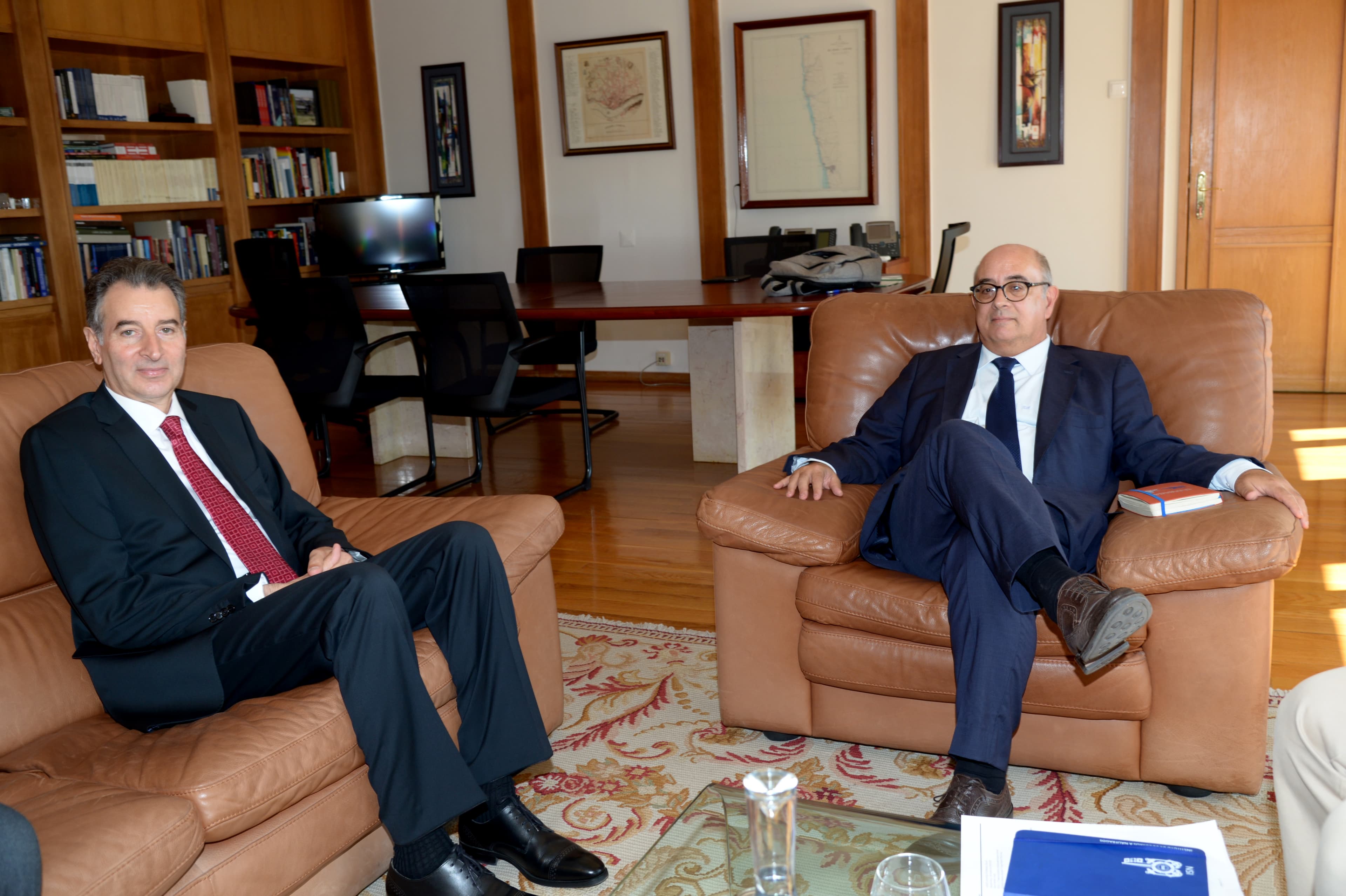 Ministro da Defesa Nacional, Azeredo Lopes, e Encarregado de Negócios da Embaixada do Iraque em Lisboa, Ali Hadi Hameed Al-Bayati, Lisboa, 2 outubro 2018