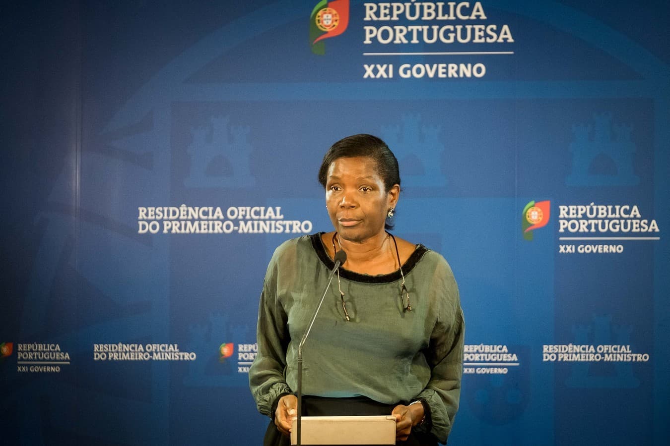 Ministra da Justiça, Francisca Van Dunem, numa das declarações do Conselho de Ministros de 21 de outubro de 2017
