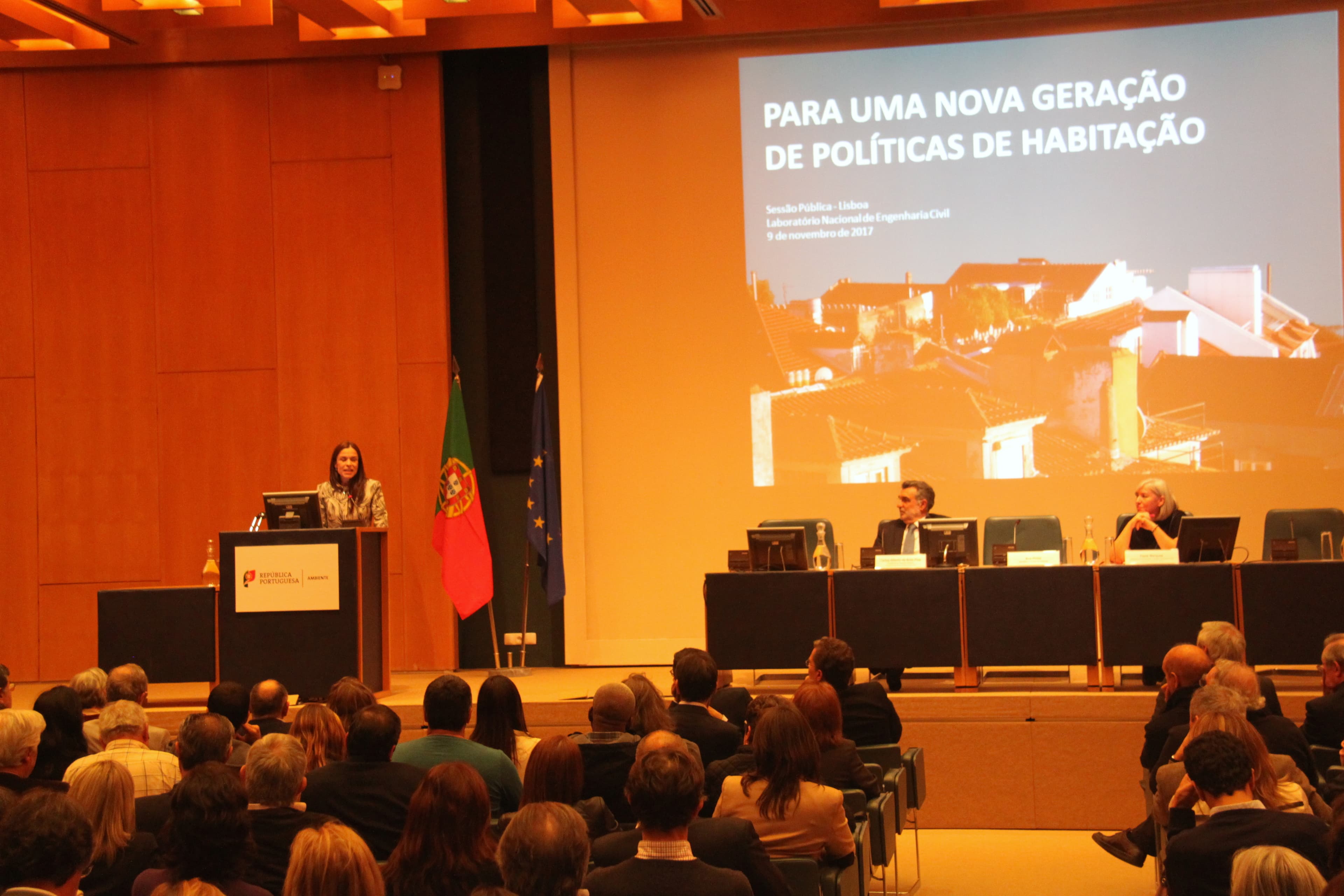 Secretária de Estado da Habitação, Ana Pinho, na sessão pública sobre o documento «Para uma Nova Geração de Políticas de Habitação», Lisboa, 9 novembro 2017