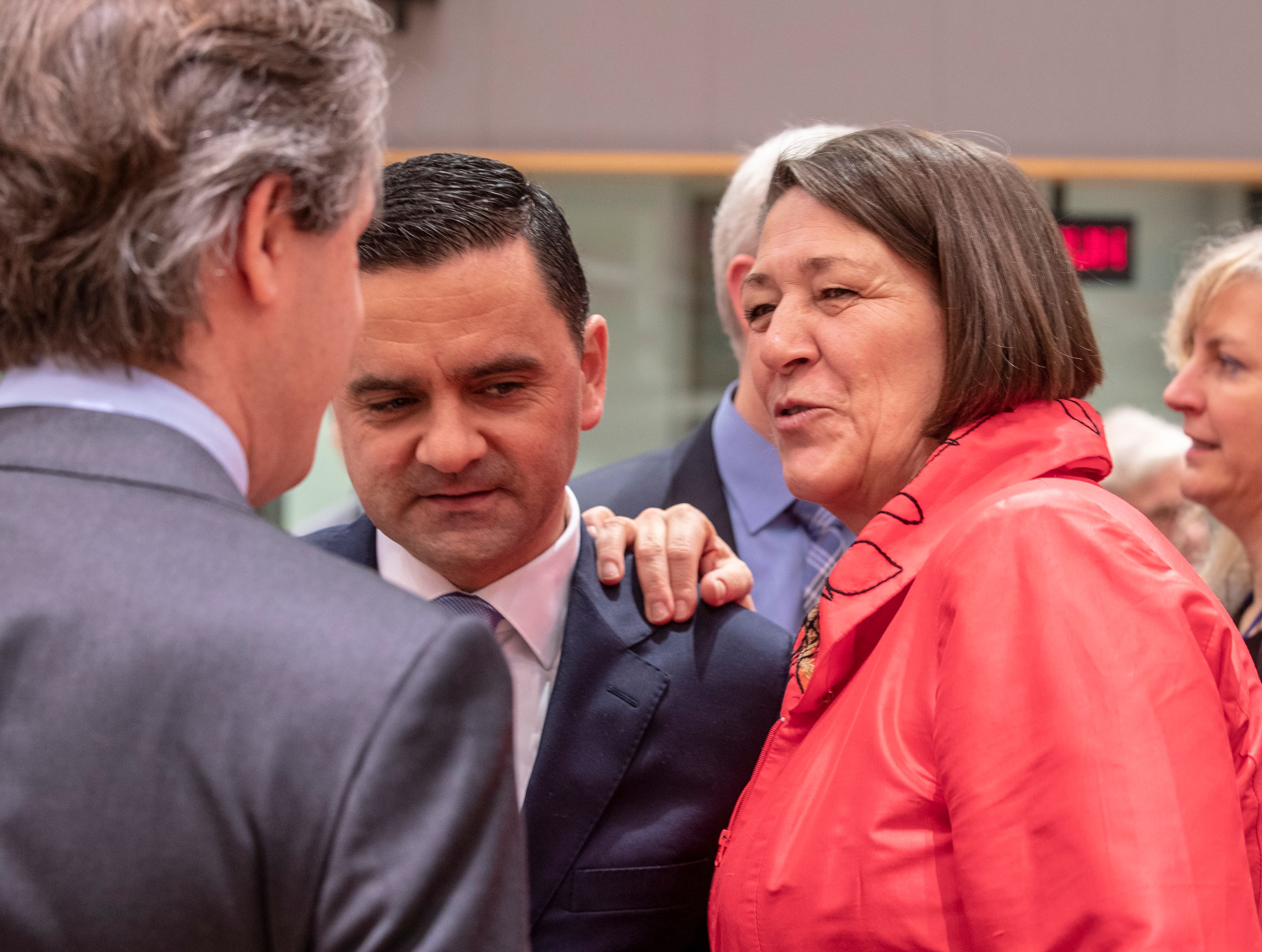 Ministro do Planeamento e Infraestruturas, Pedro Marques, com a comissária europeia dos Transportes, Violeta Bulc, Bruxelas, 4 dezembro 2018 (Foto: União Europeia)